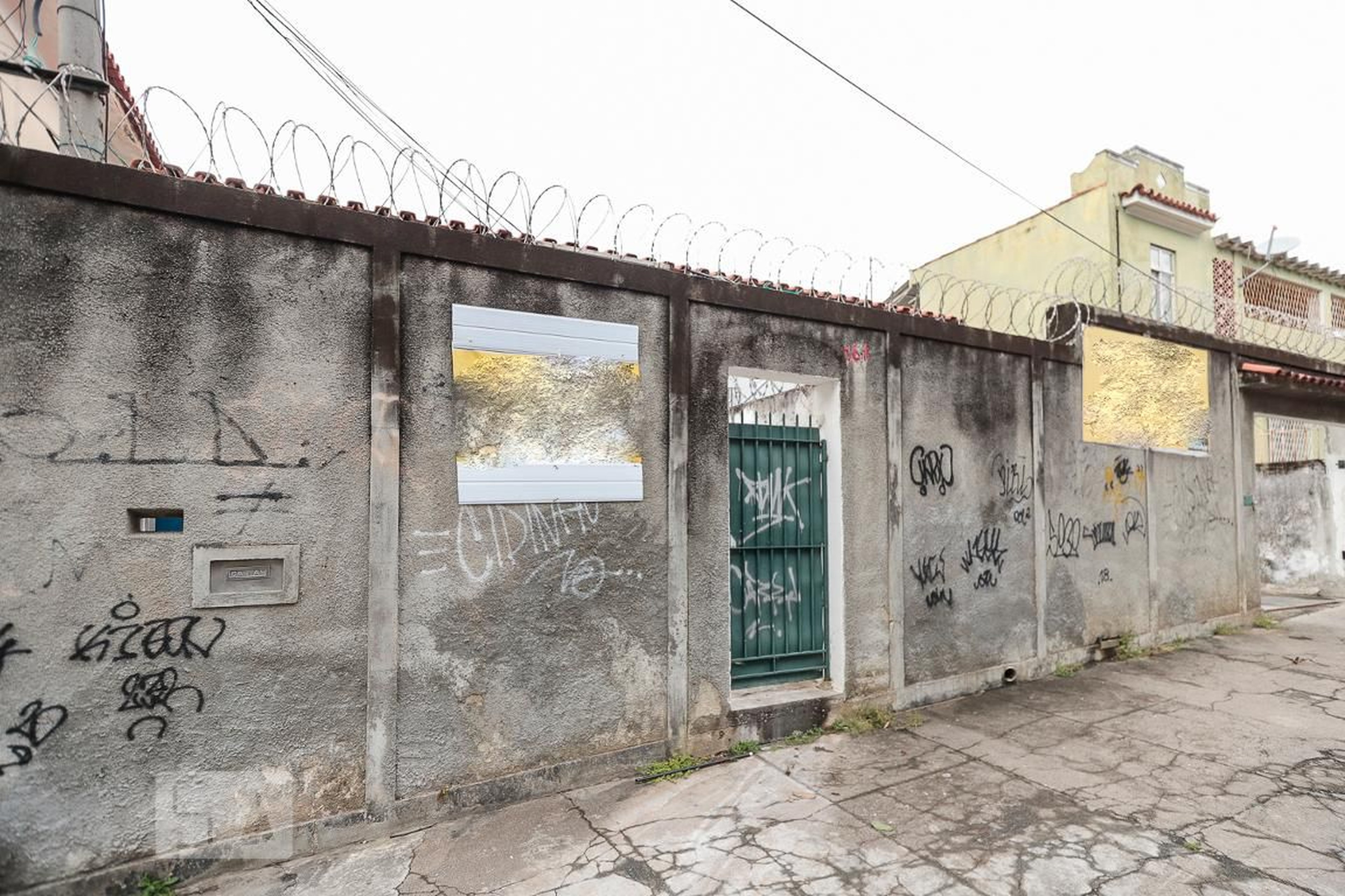Fachada Condomínio em Rua Tompson Flores, 161