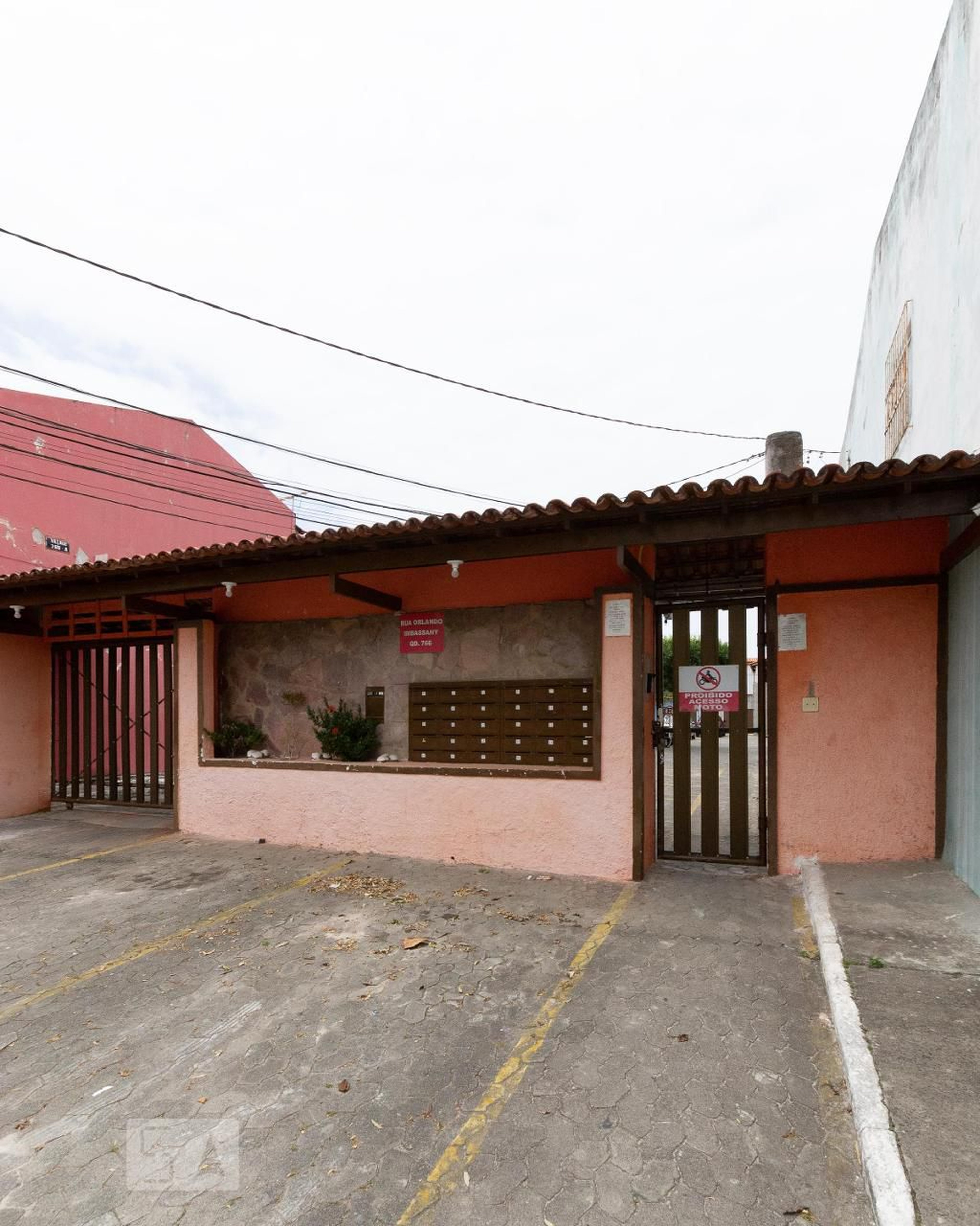 Fachada do condomínio Condomínio em Rua Orlando Imbassahy, 766