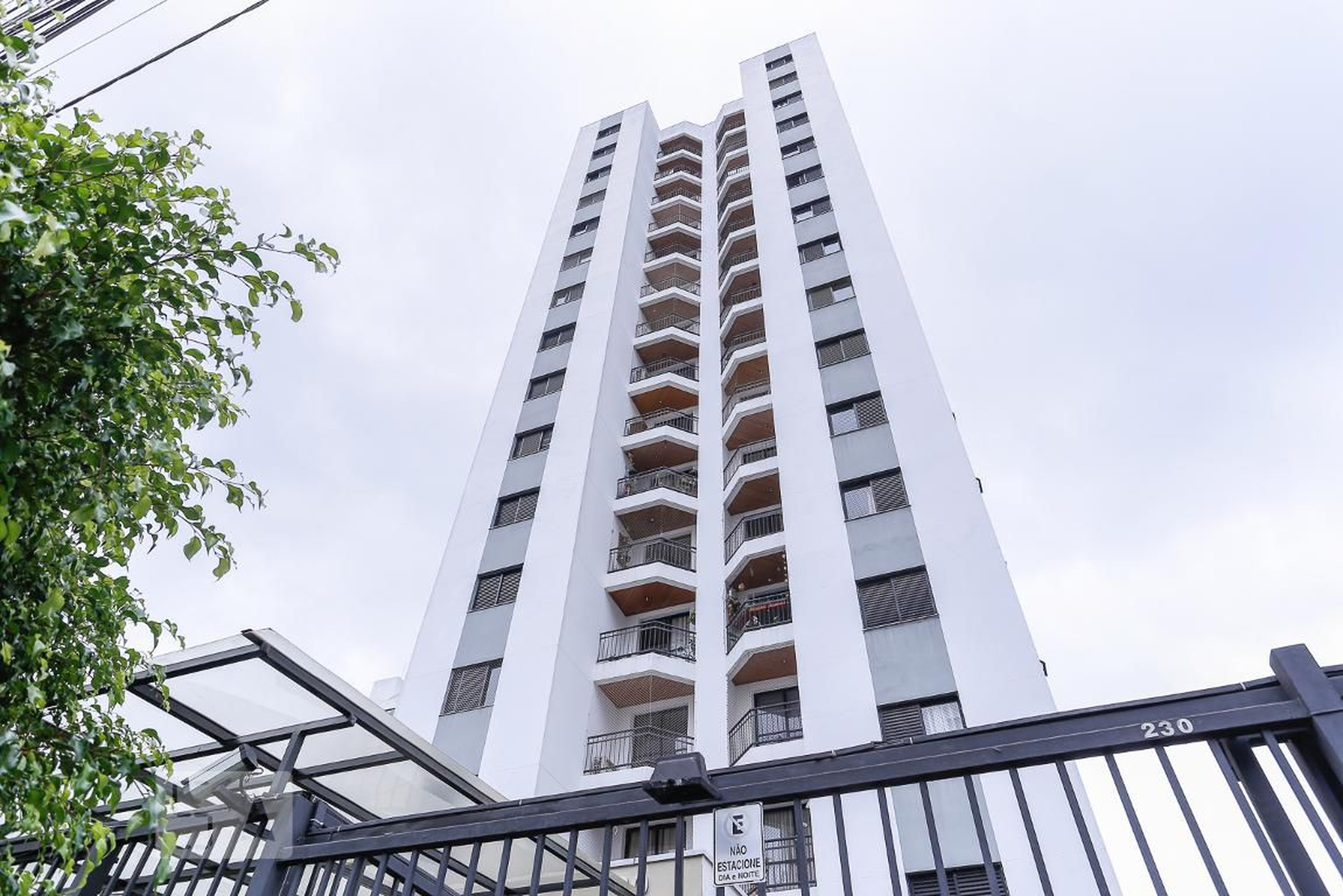 Fachada Condomínio em Rua Paulo Franco, 530