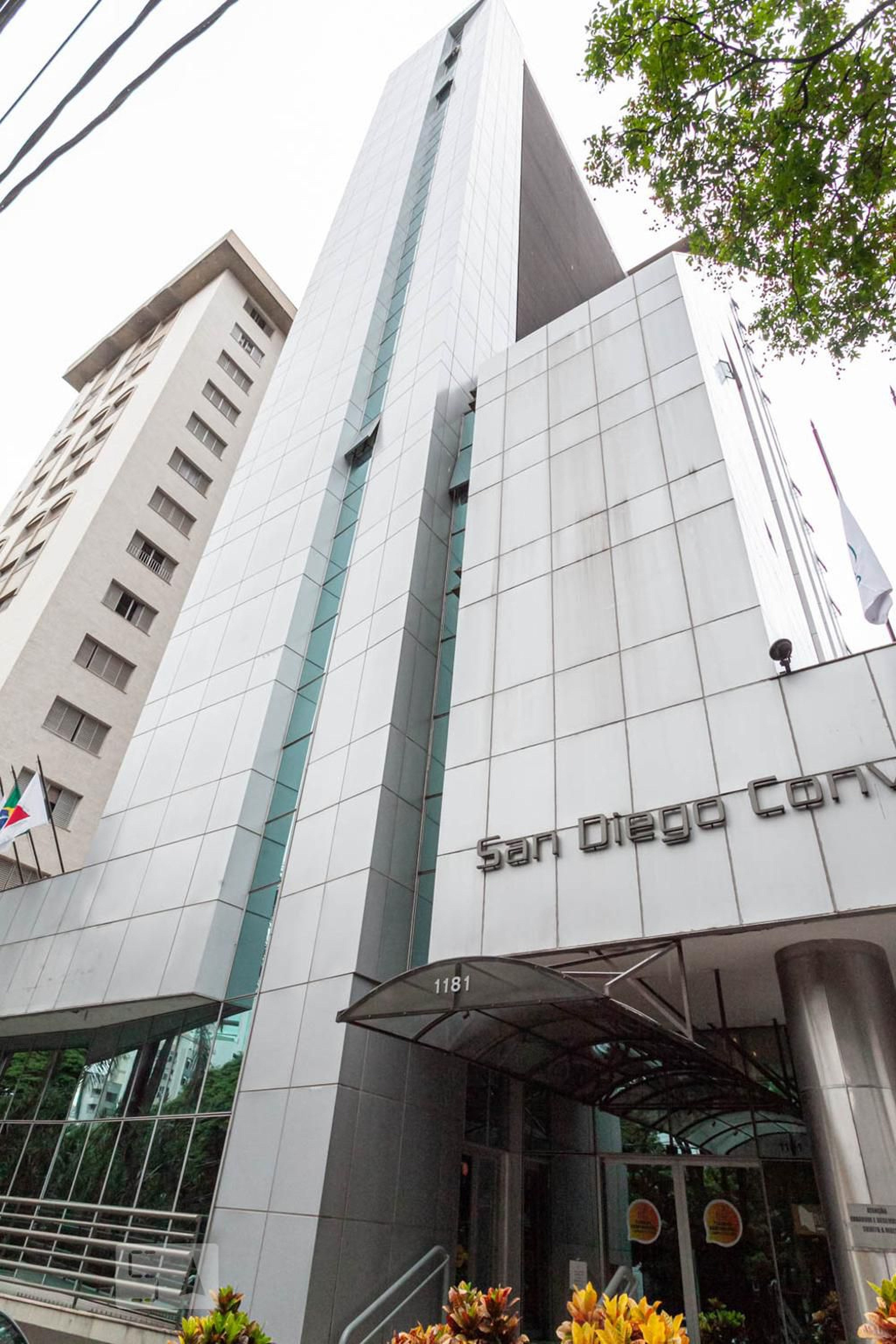 Fachada do prédio Condomínio San Diego Suítes Lourdes