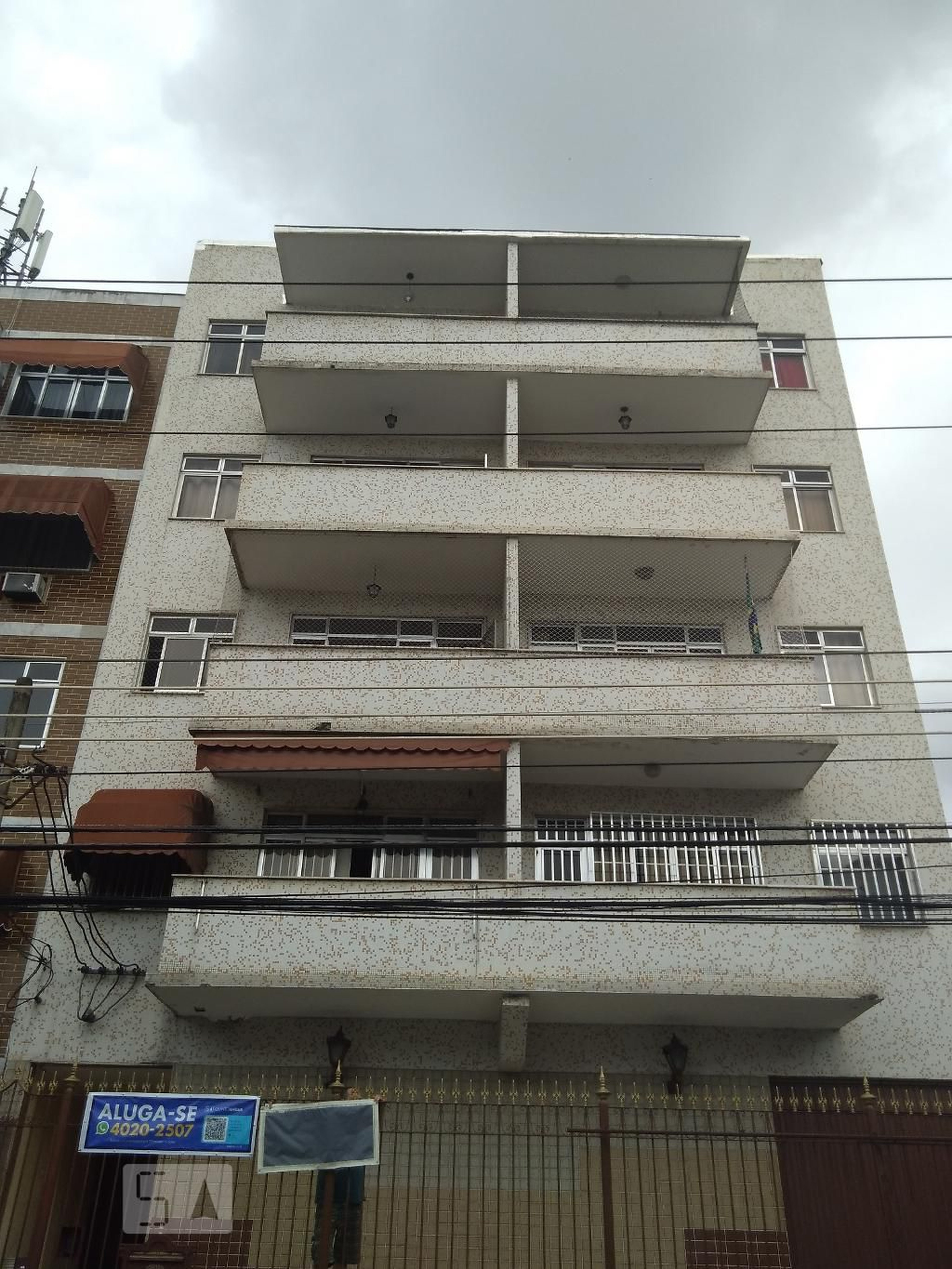 Fachada Condomínio em Rua Irineu Corrêa, 85