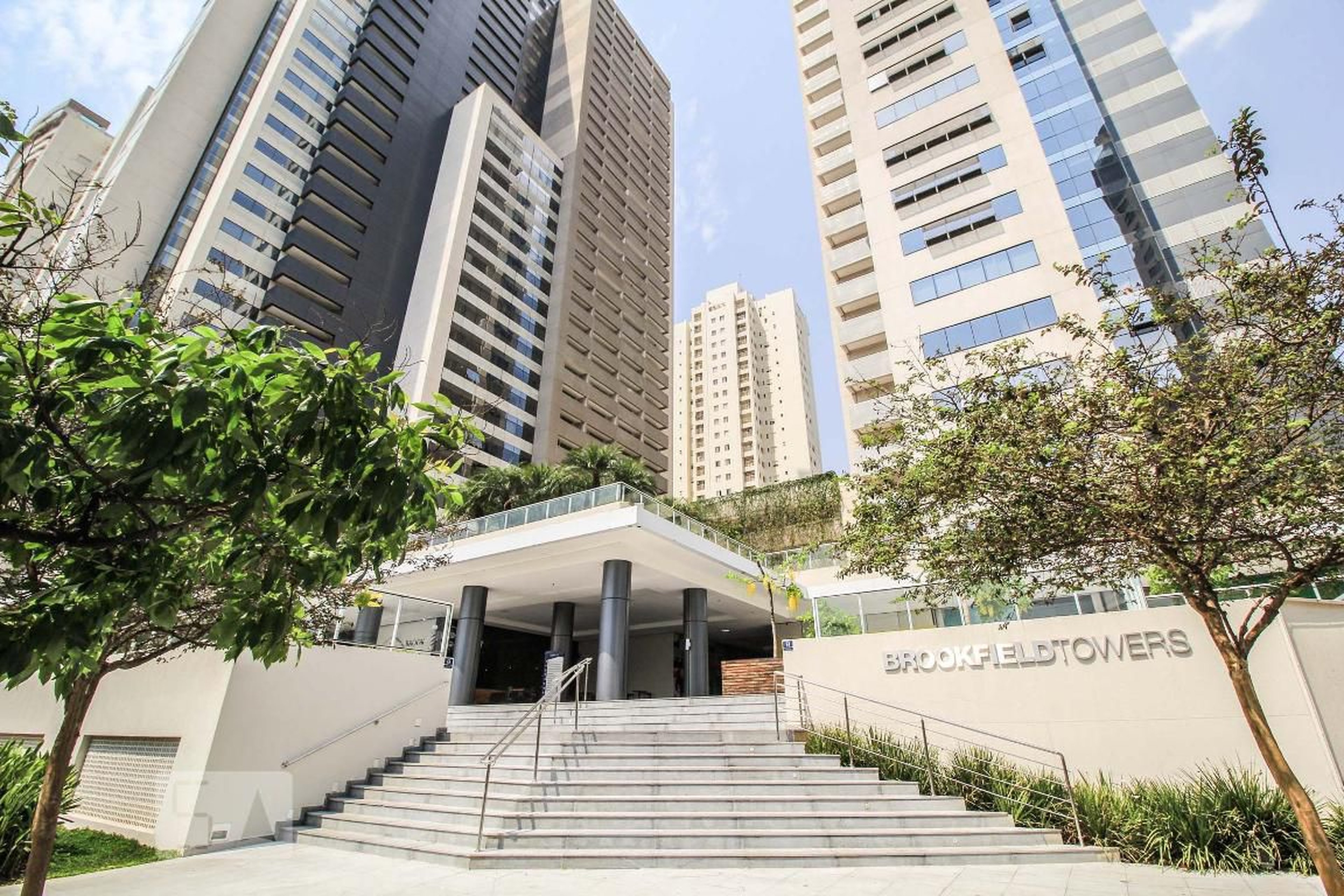 Fachada do Condomínio Edifício Brookfield Towers