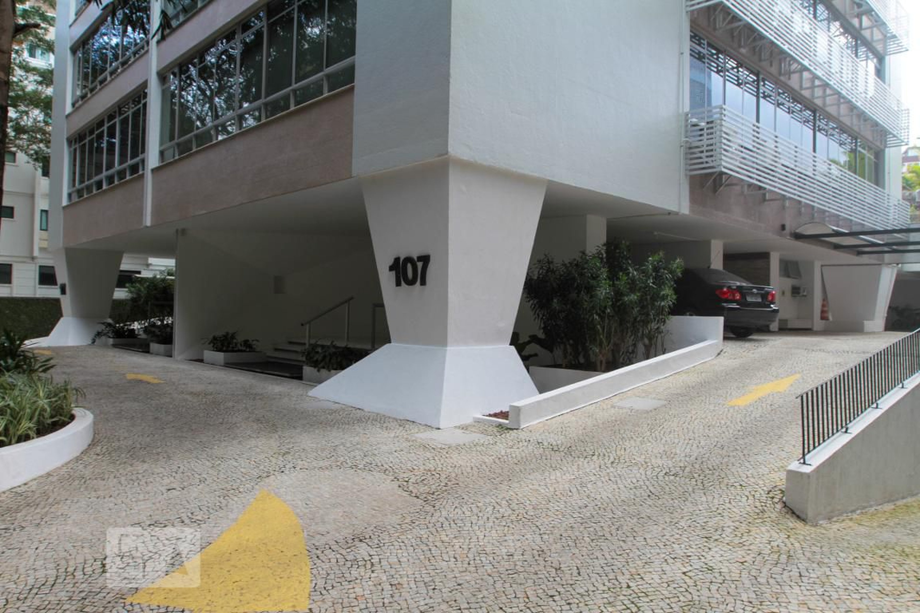 Entrada do Prédio - null