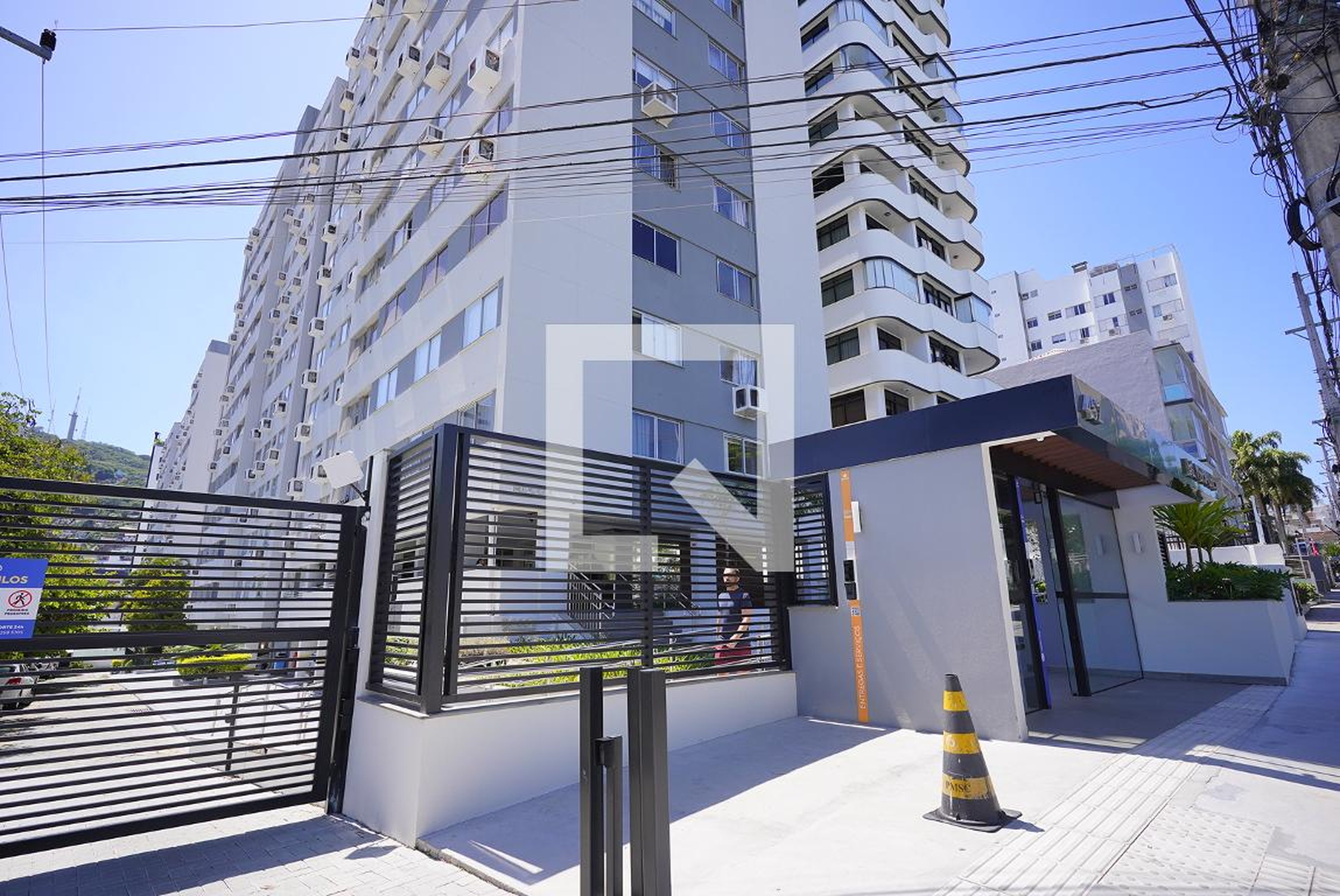 Fachada Condomínio Versalhes