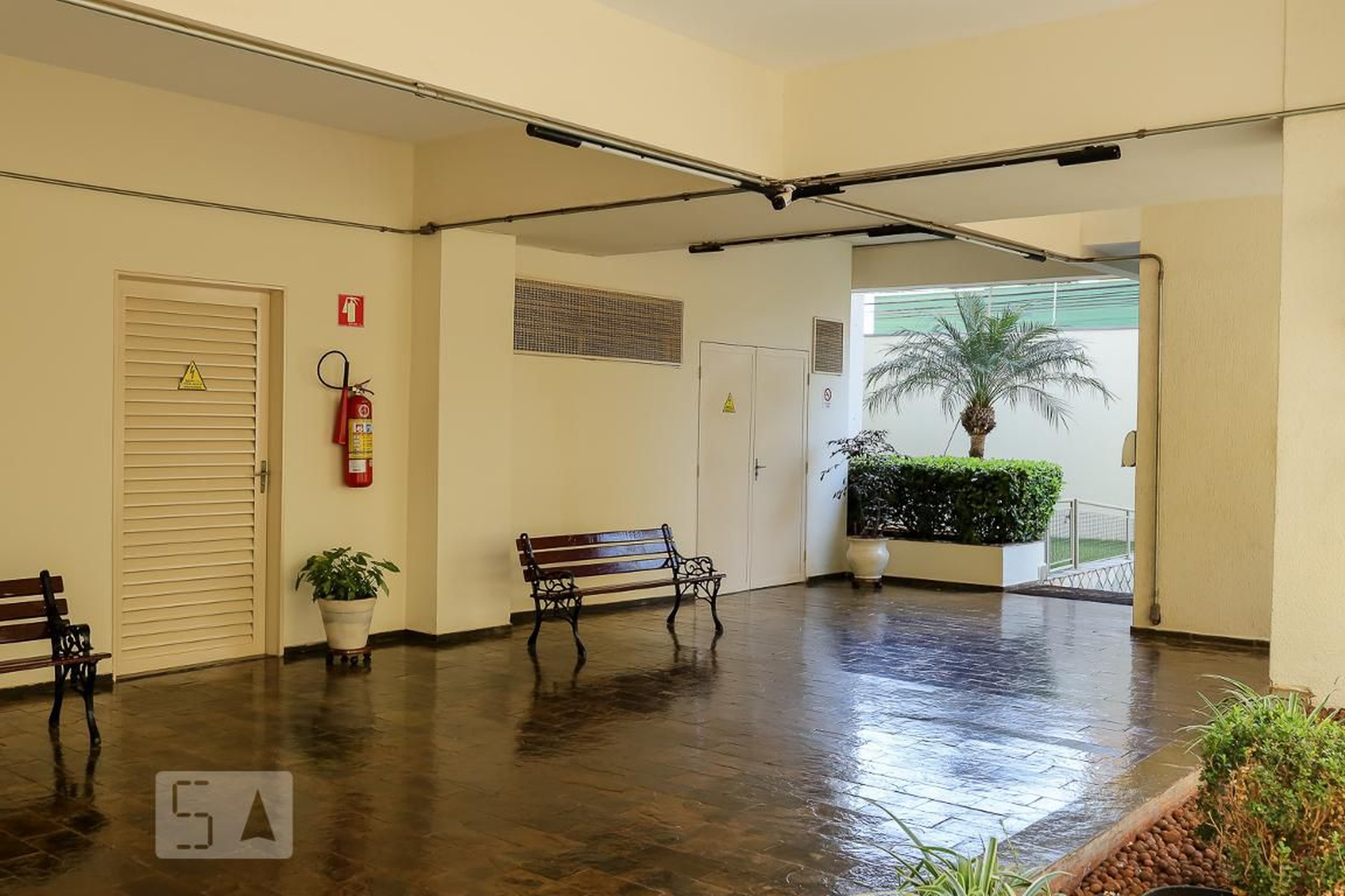 Hall do Prédio - Saint Michel