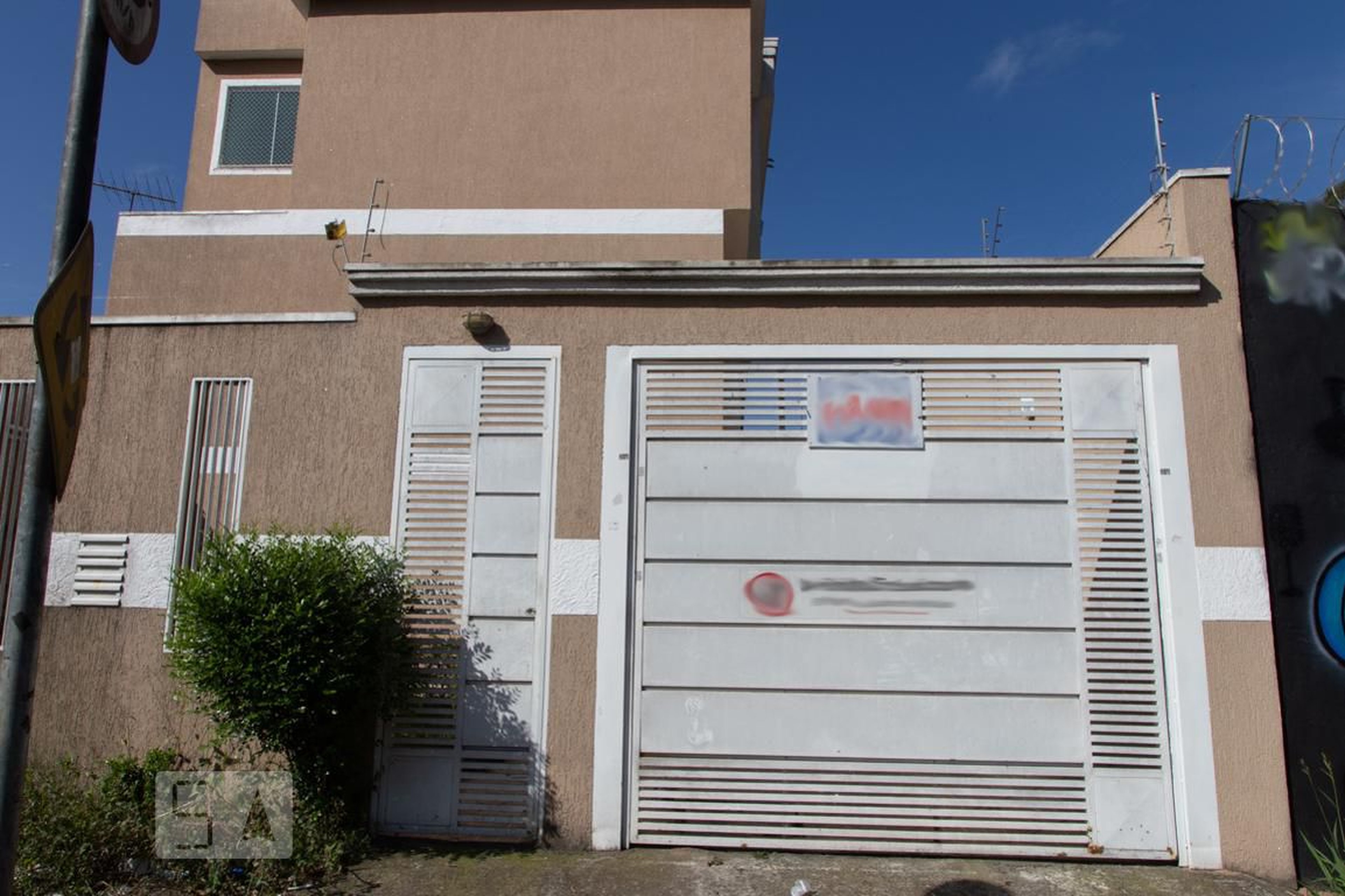 Fachada Condomínio em Rua Eduardo Salamonde, 445