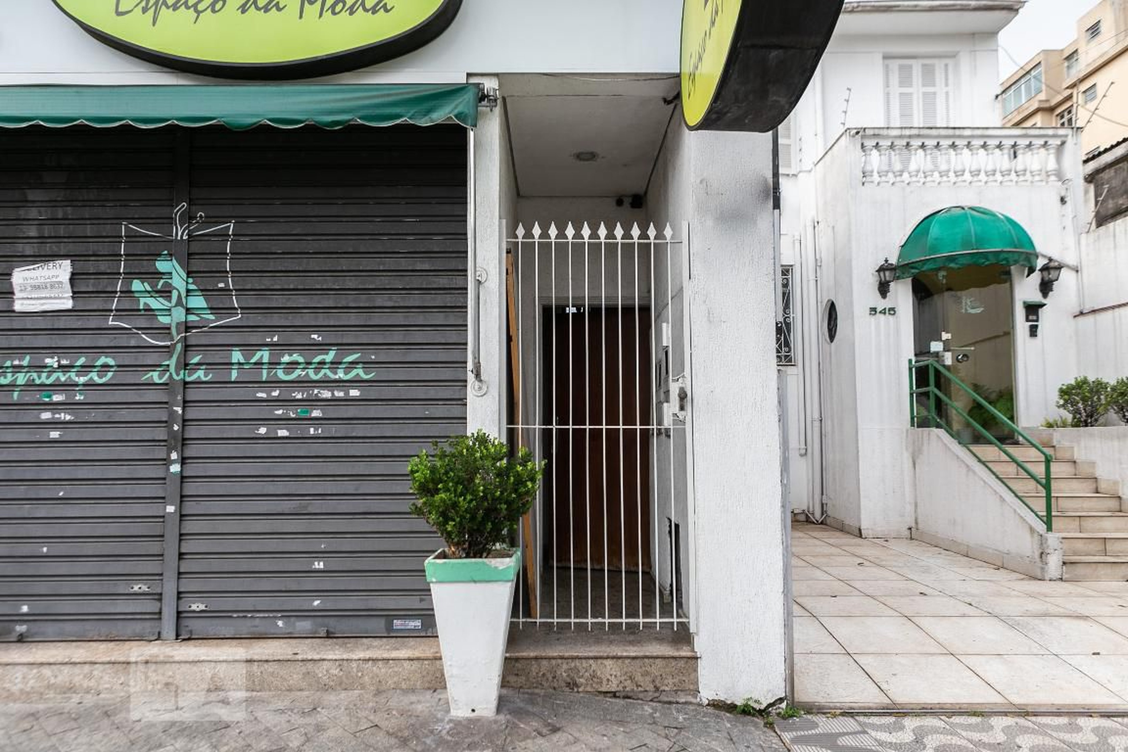 Fachada Condomínio em Rua Carvalho de Mendonça, 343