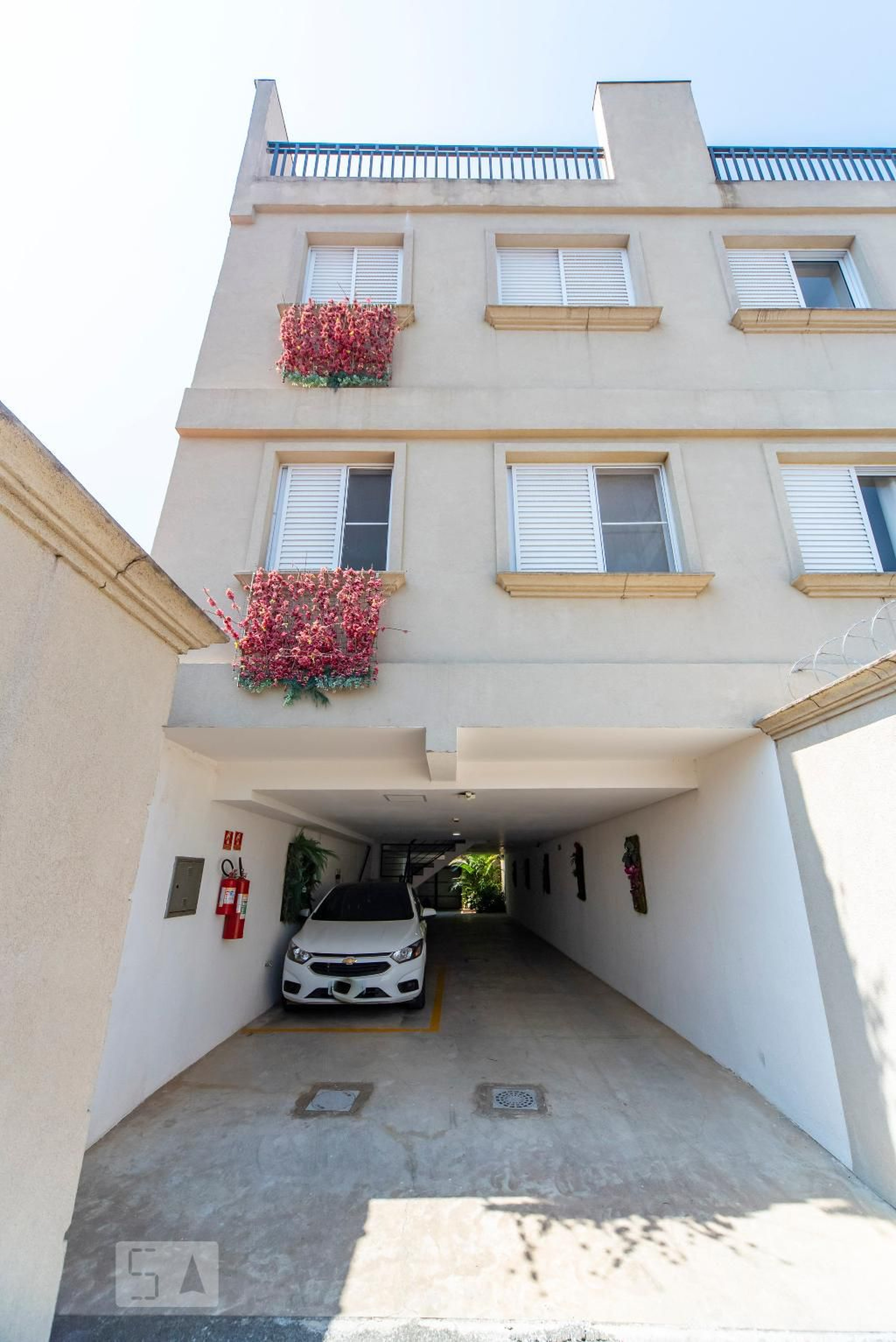 Fachada Condomínio em Rua Rocha Pombo, 523