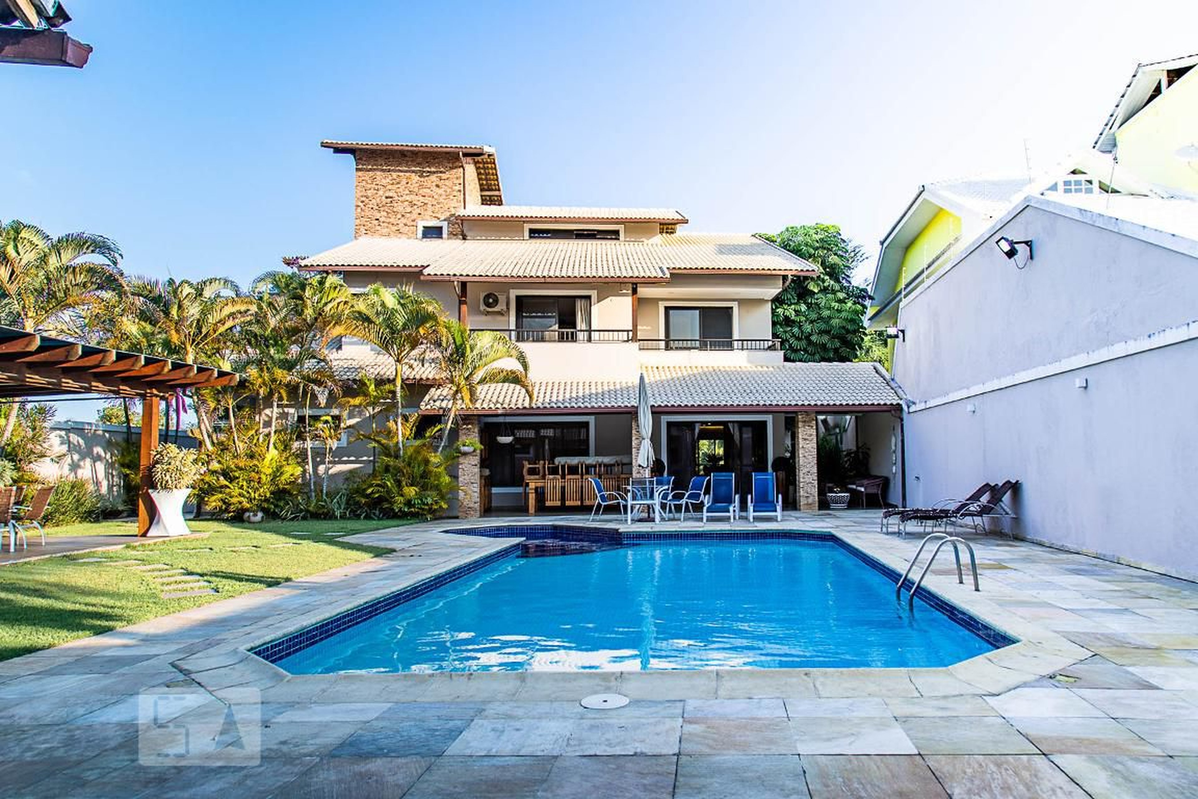 Piscina Condomínio Mansões