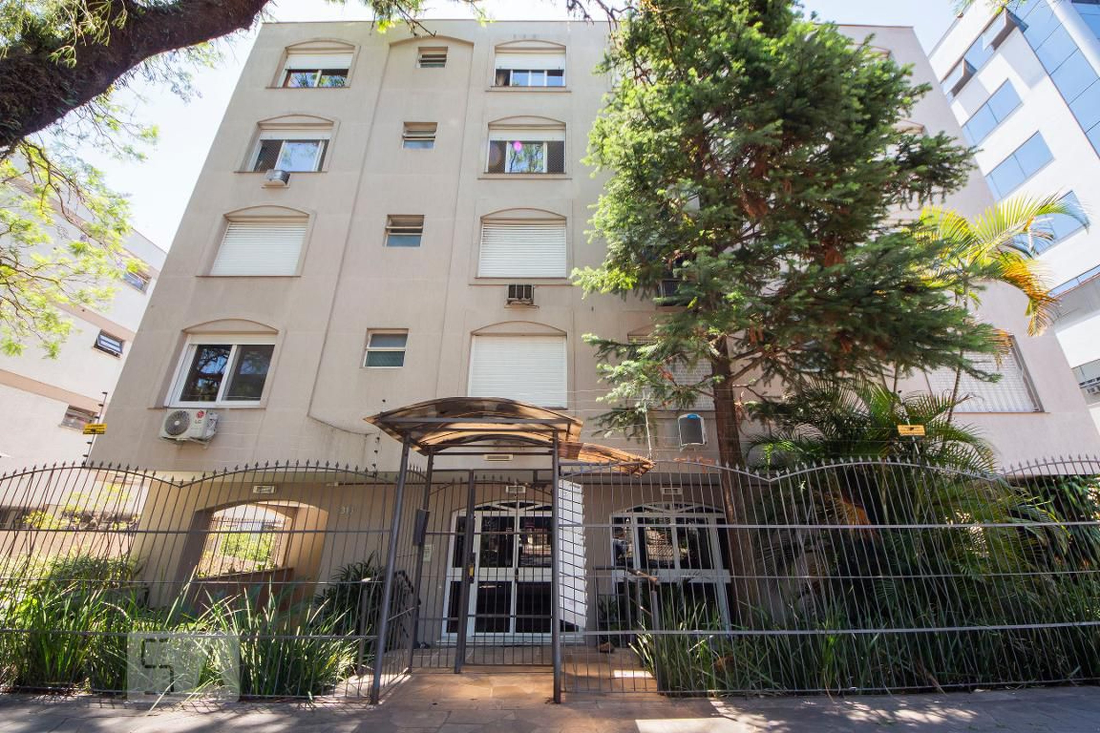 Fachada do Condomínio Condomínio em Rua Eudoro Berlink, 322