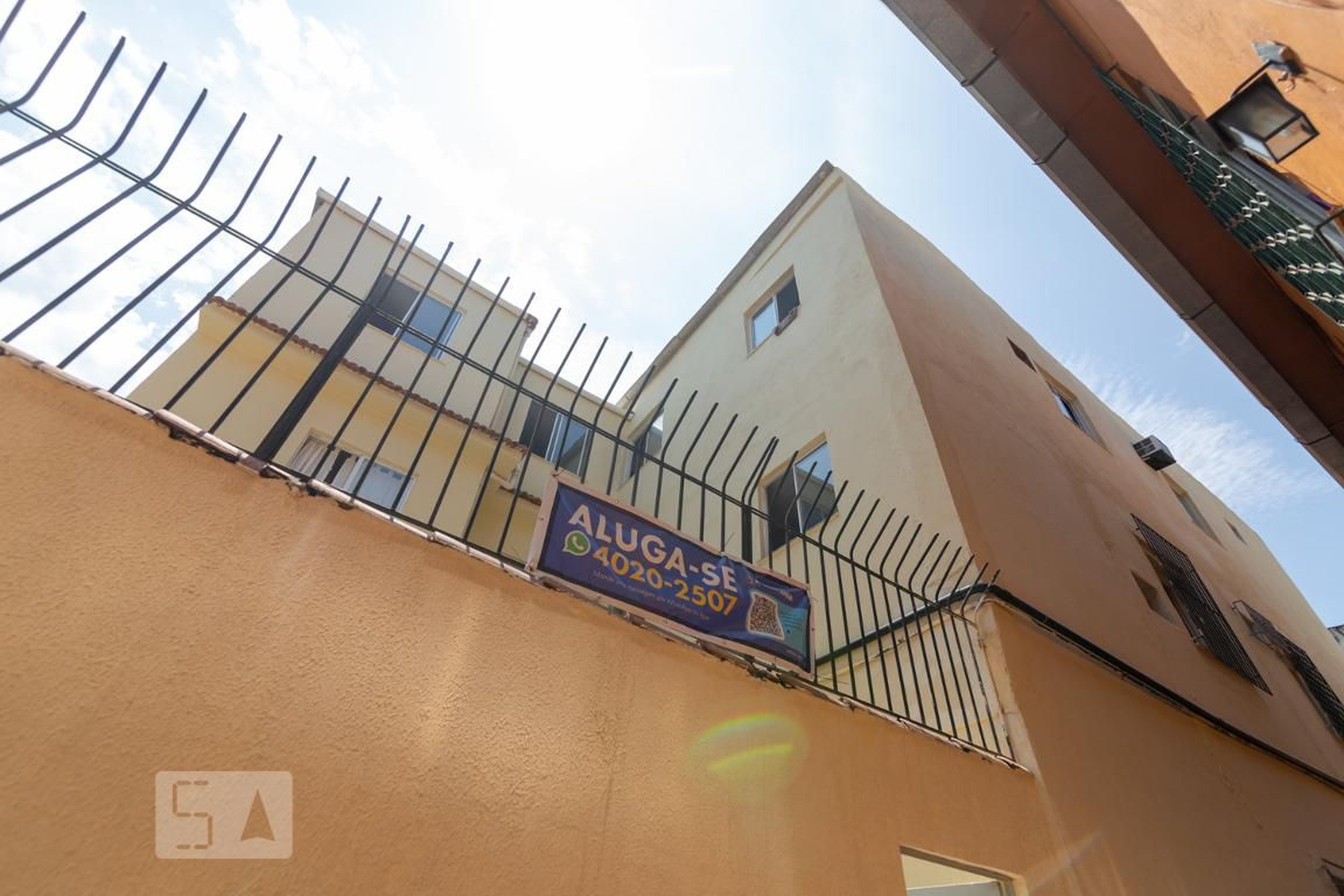 Fachada Condomínio em Rua Emília Sampaio, 50