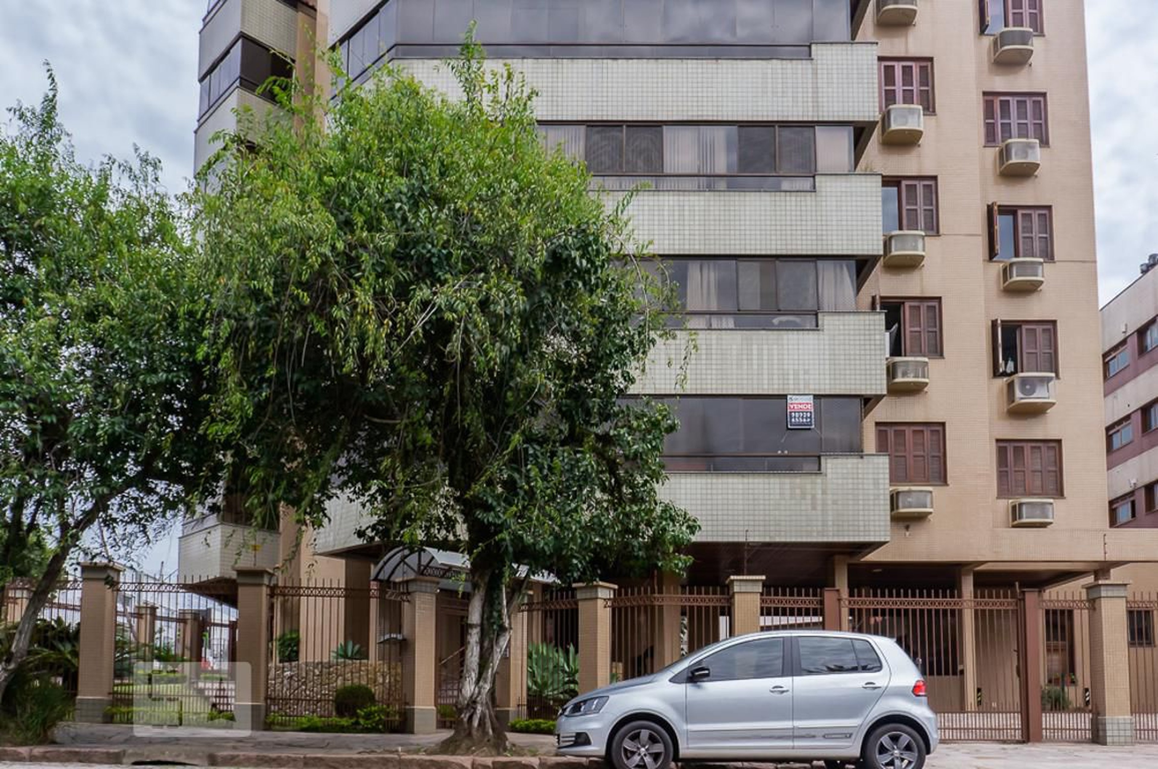 Fachada Condomínio em Rua Irmão Augusto, 85