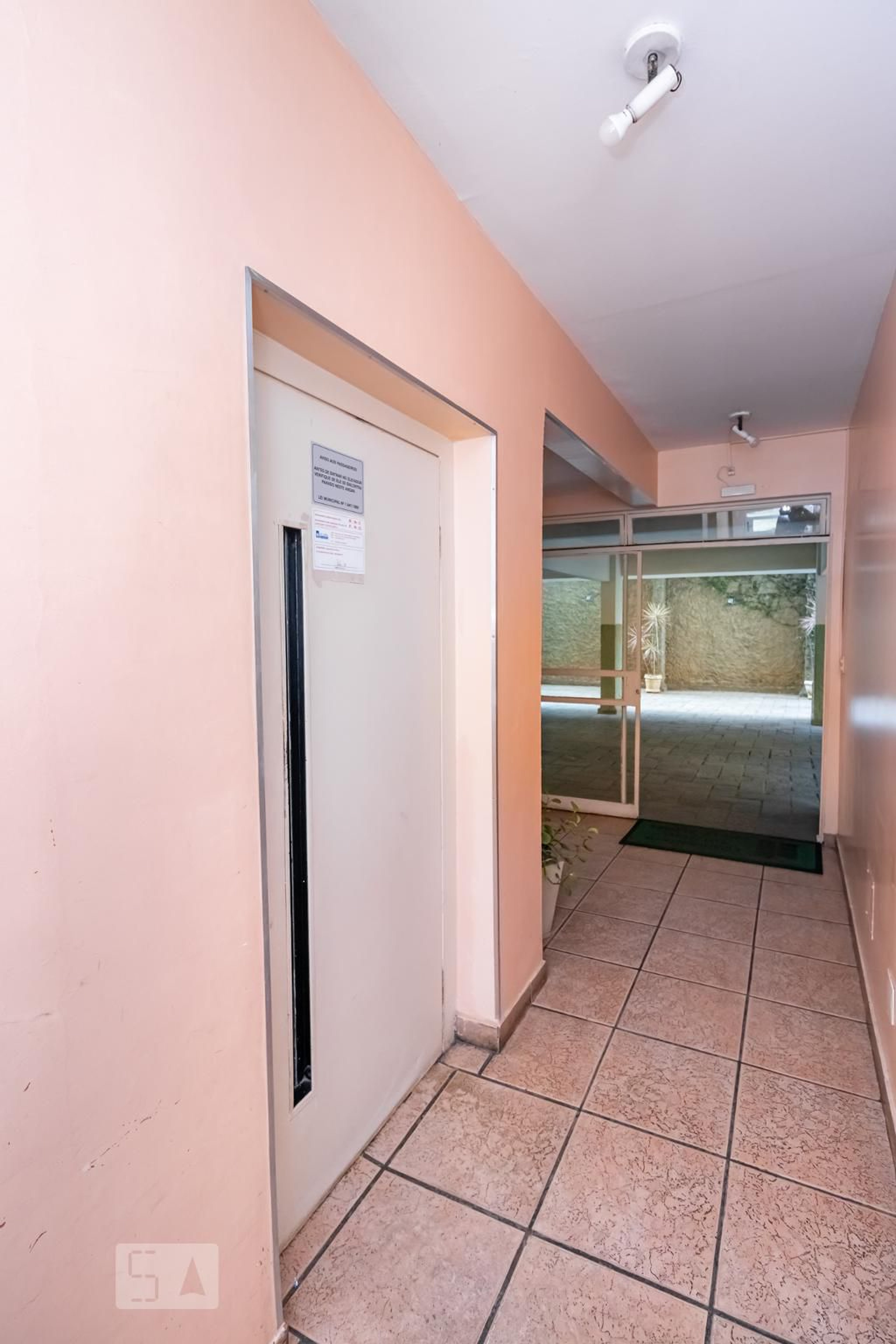 Elevador - Edifício Pouso Alegre
