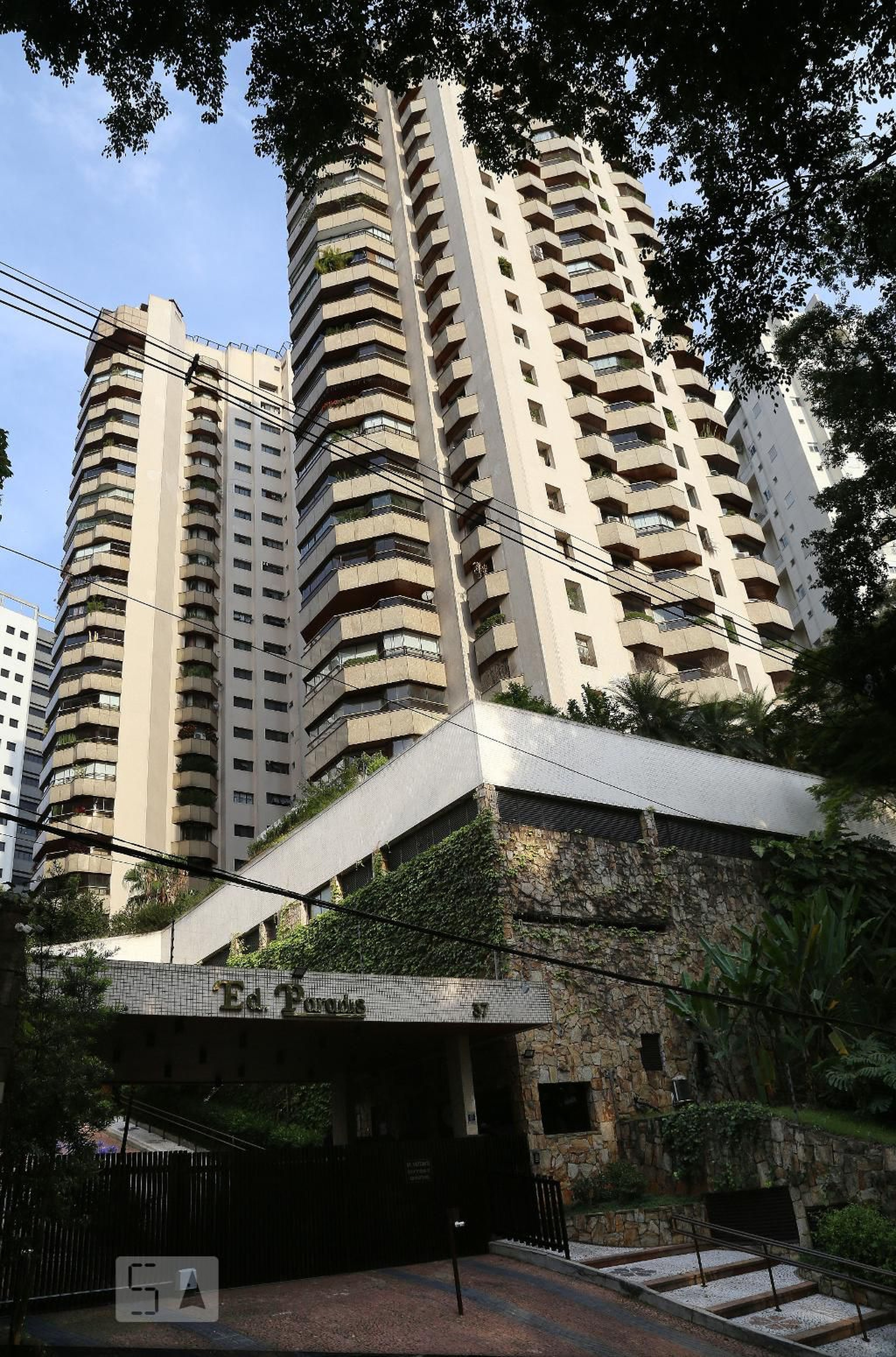 Fachada do Condomínio Condomínio Paradise