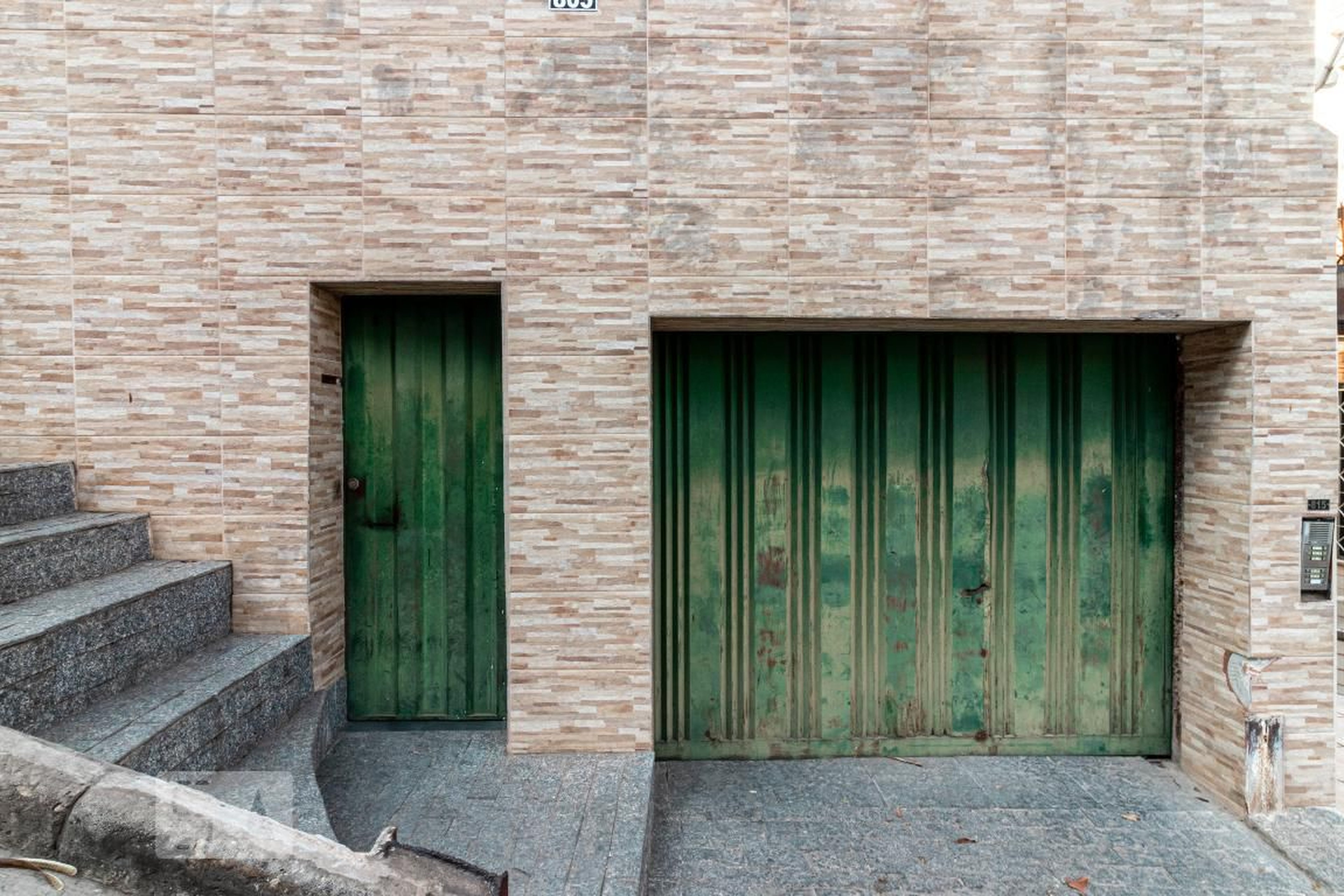 Fachada Condomínio em Rua Vereador Sócrates Alves Pereira, 805