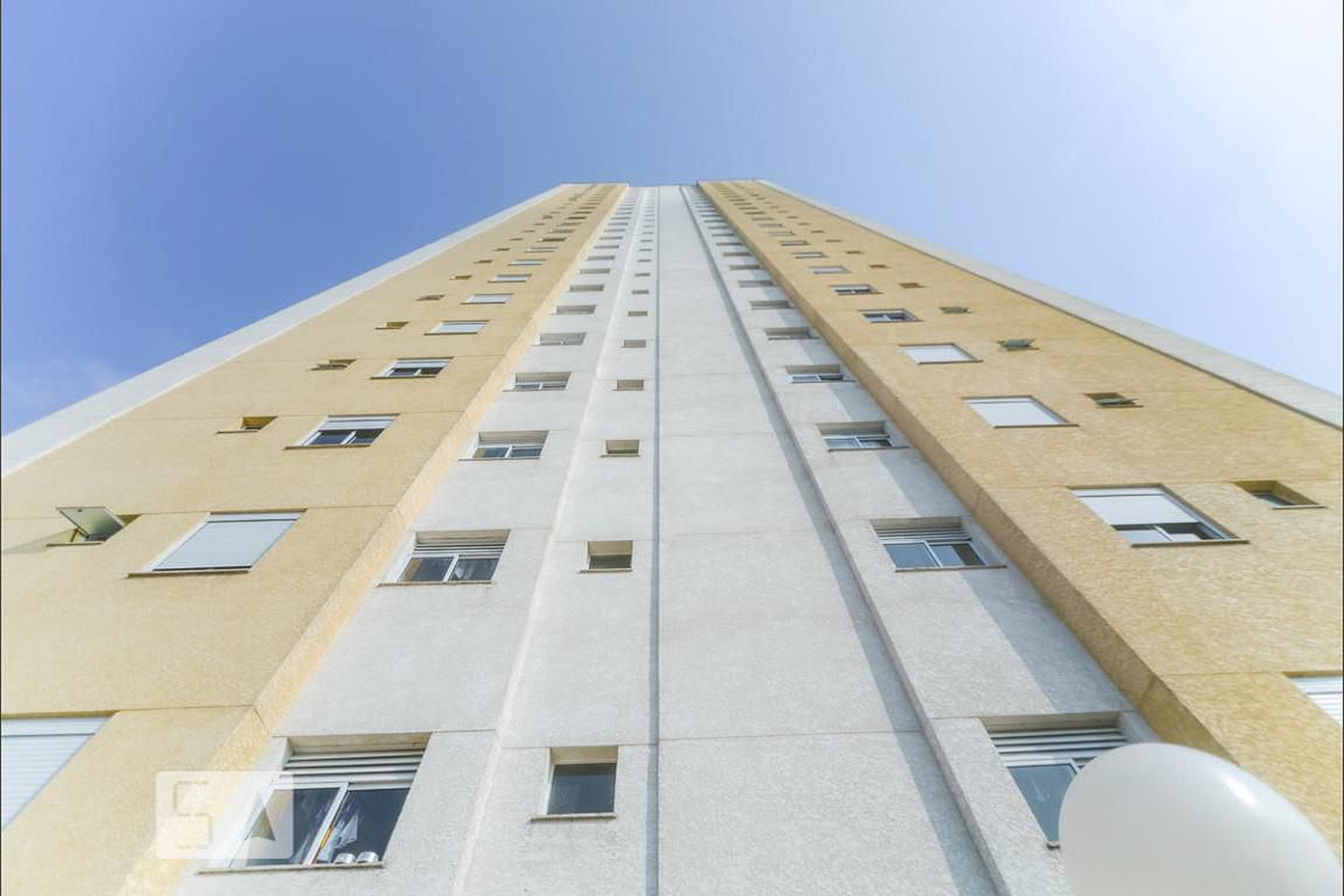 Fachada Condomínio em Rua Pedro Bellegarde, 72