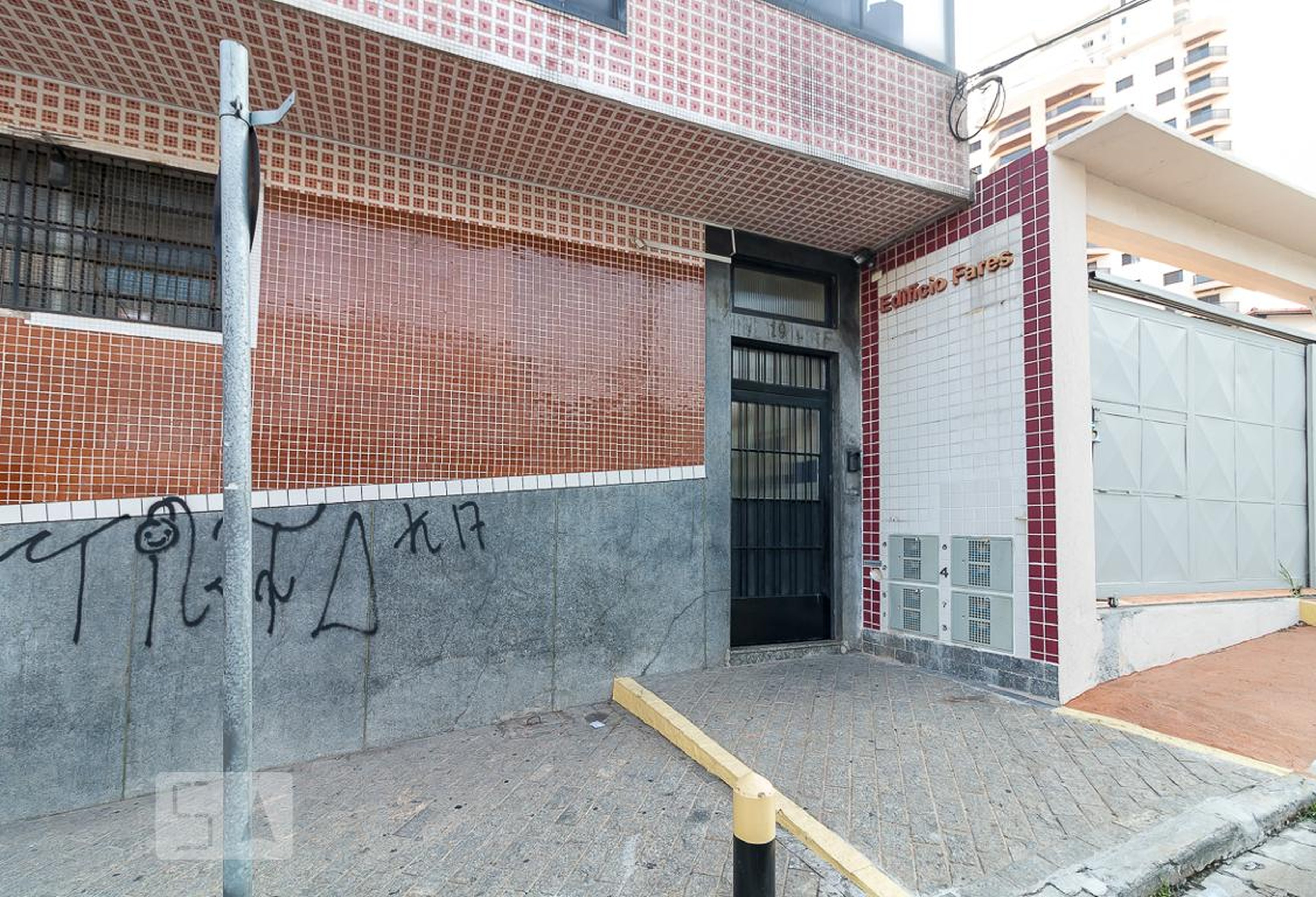 Entrada do prédio - Edifício Fares
