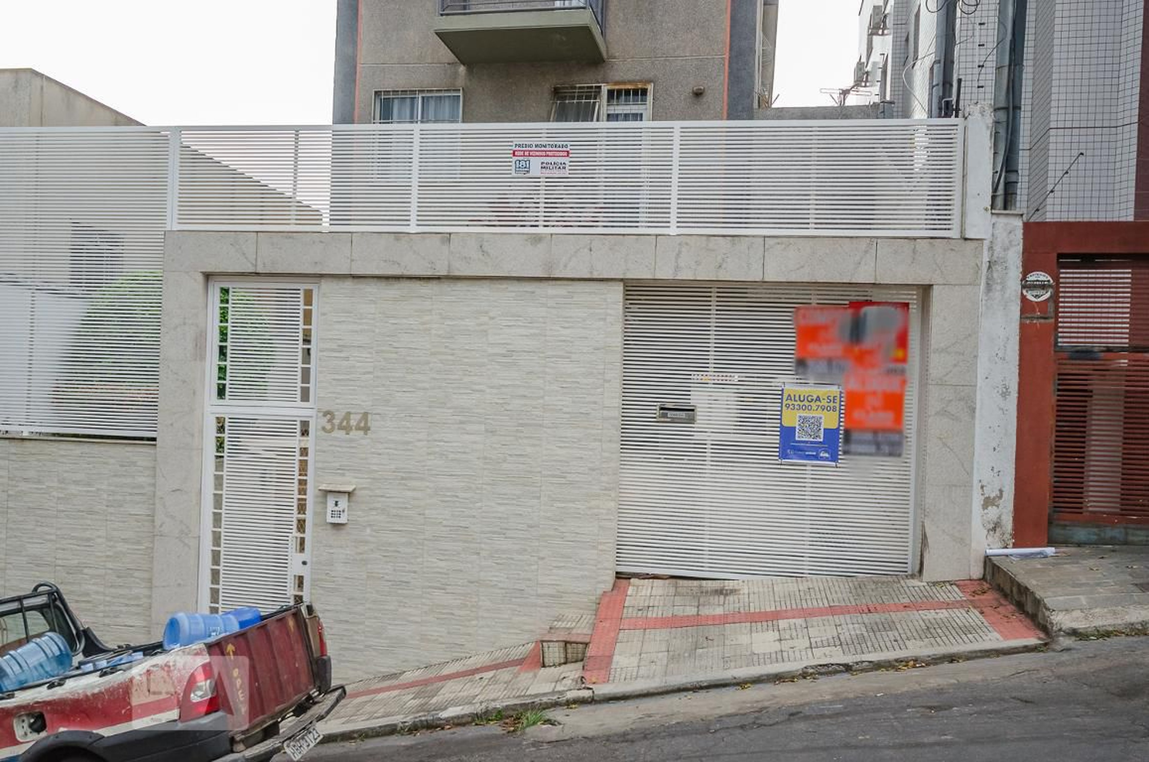 Fachada Condomínio em Rua Sebastião de Barros, 320