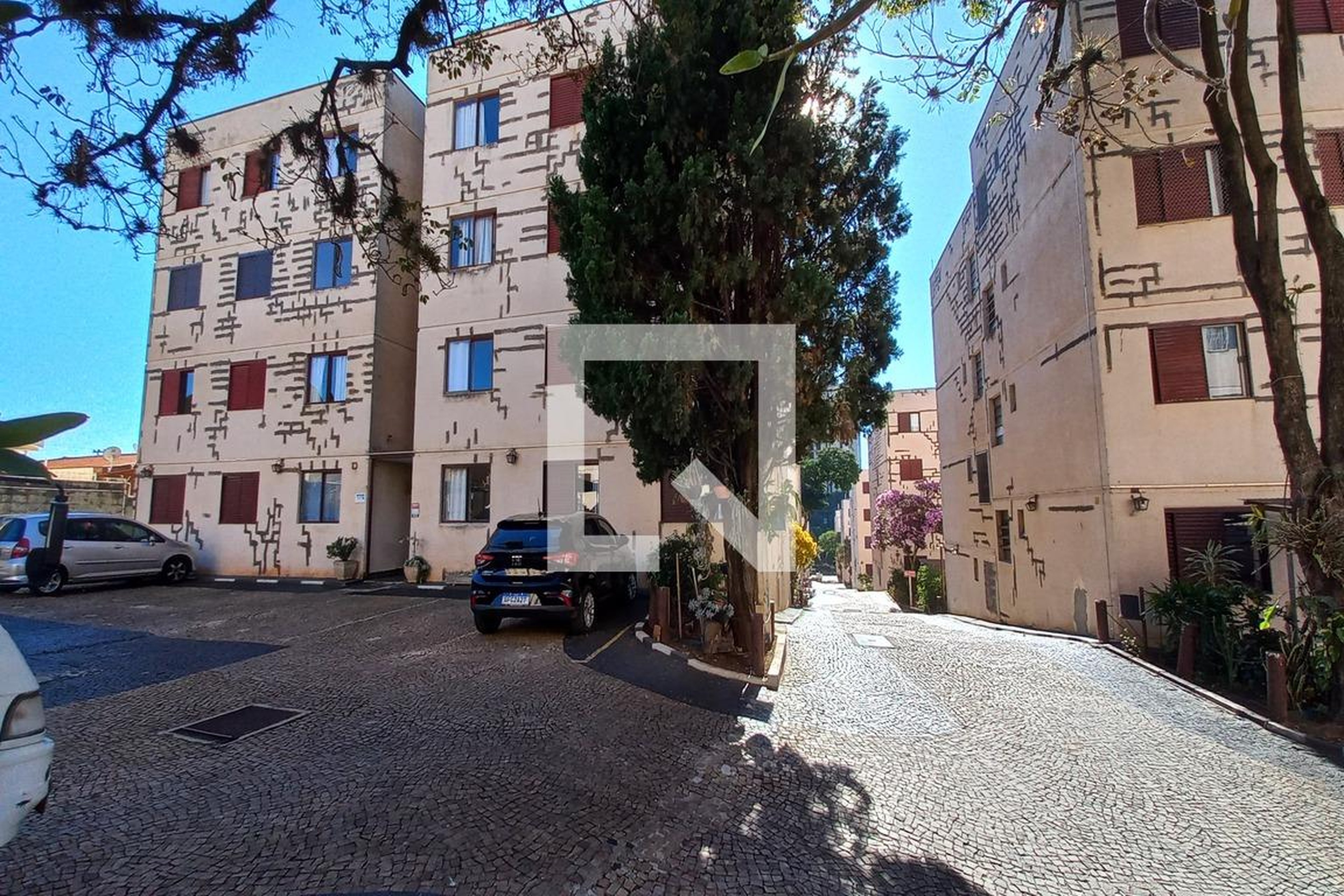 Fachada do Prédio Condomínio em Rua Doutor Sylvio Carvalhaes, 170