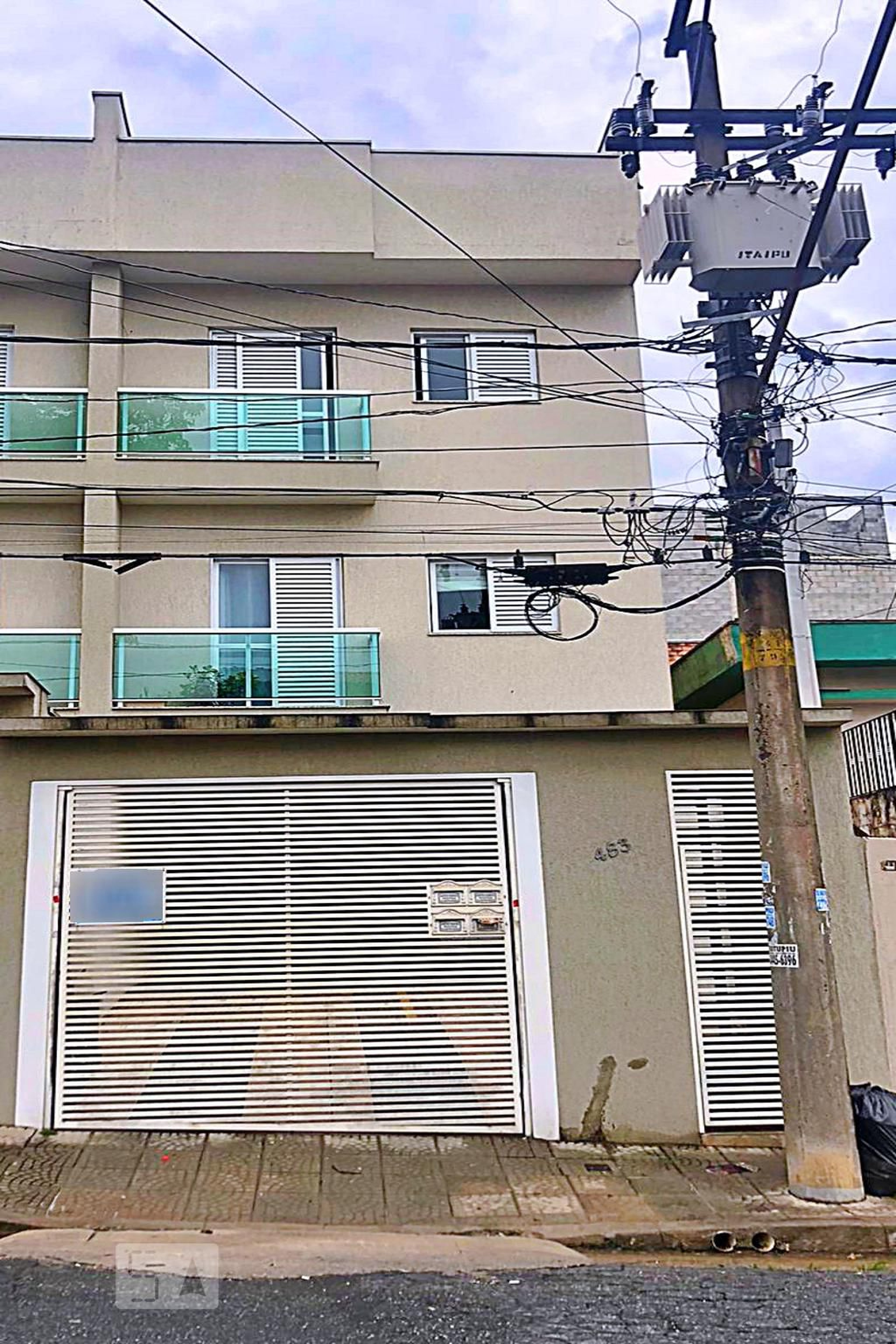 Fachada Condomínio em Rua Lourenço de Almada, 483