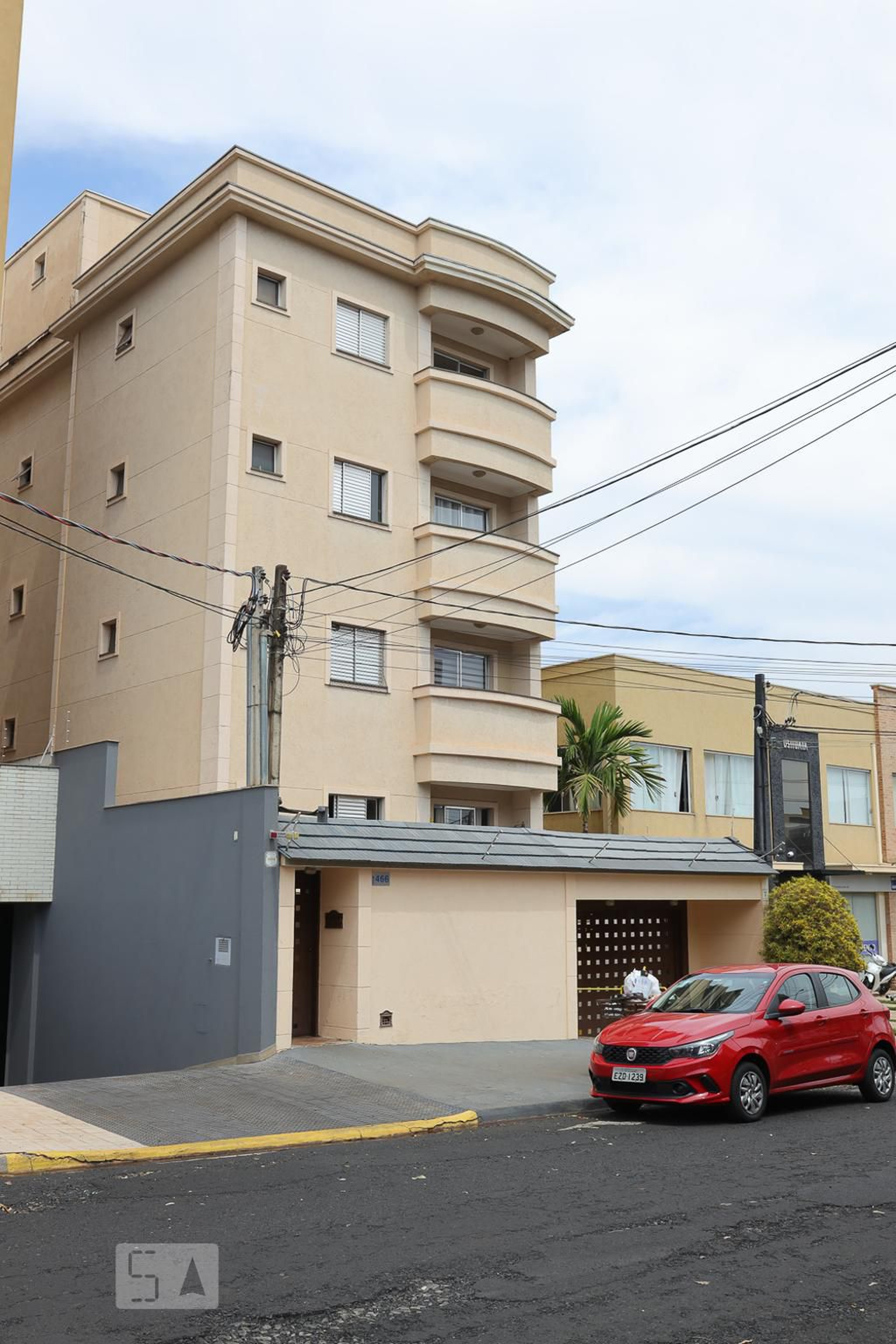 Fachada Condomínio em Rua Antônio Deloiágono, 466