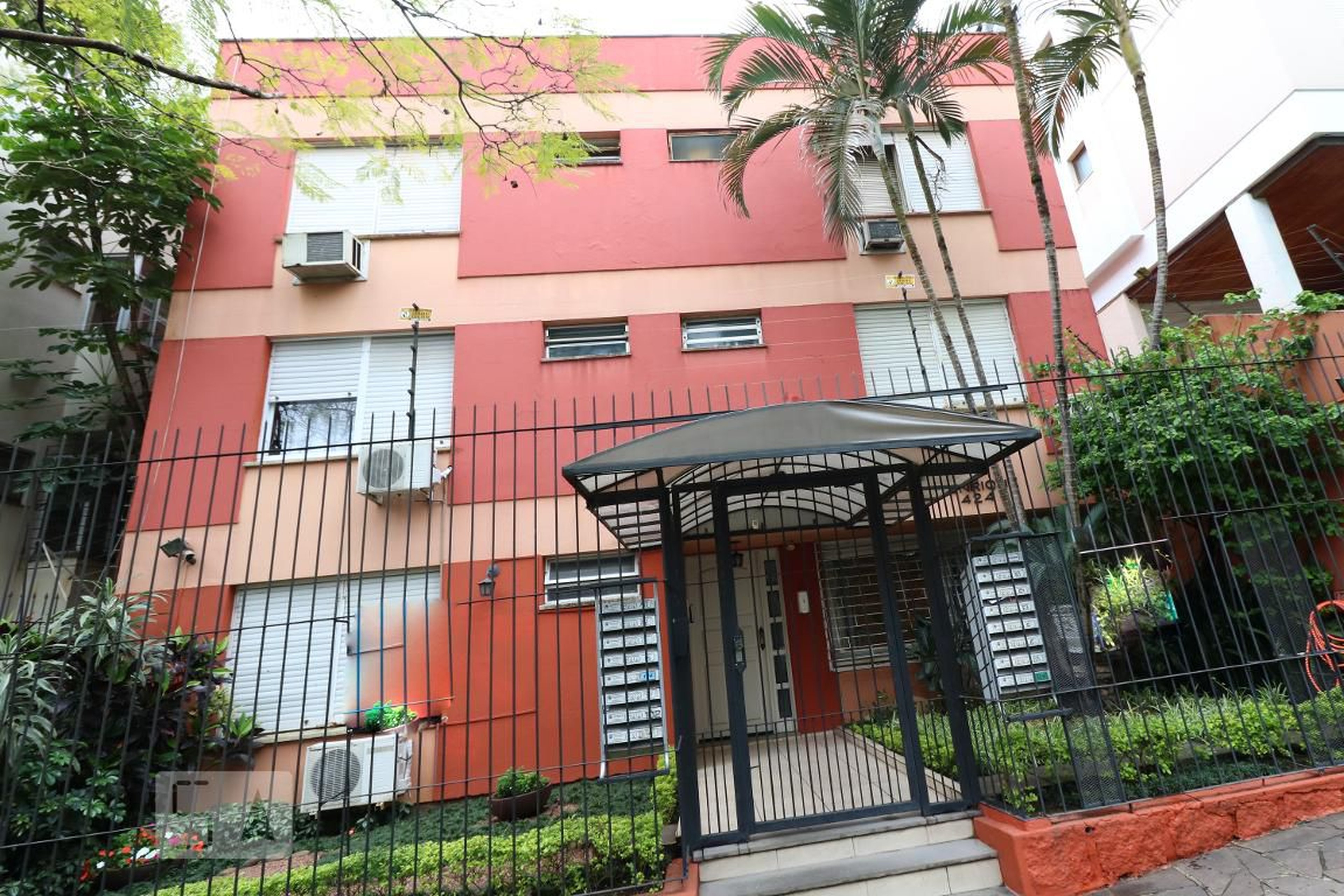 Fachada do Prédio Condomínio em Rua Pedro Chaves Barcelos, 424