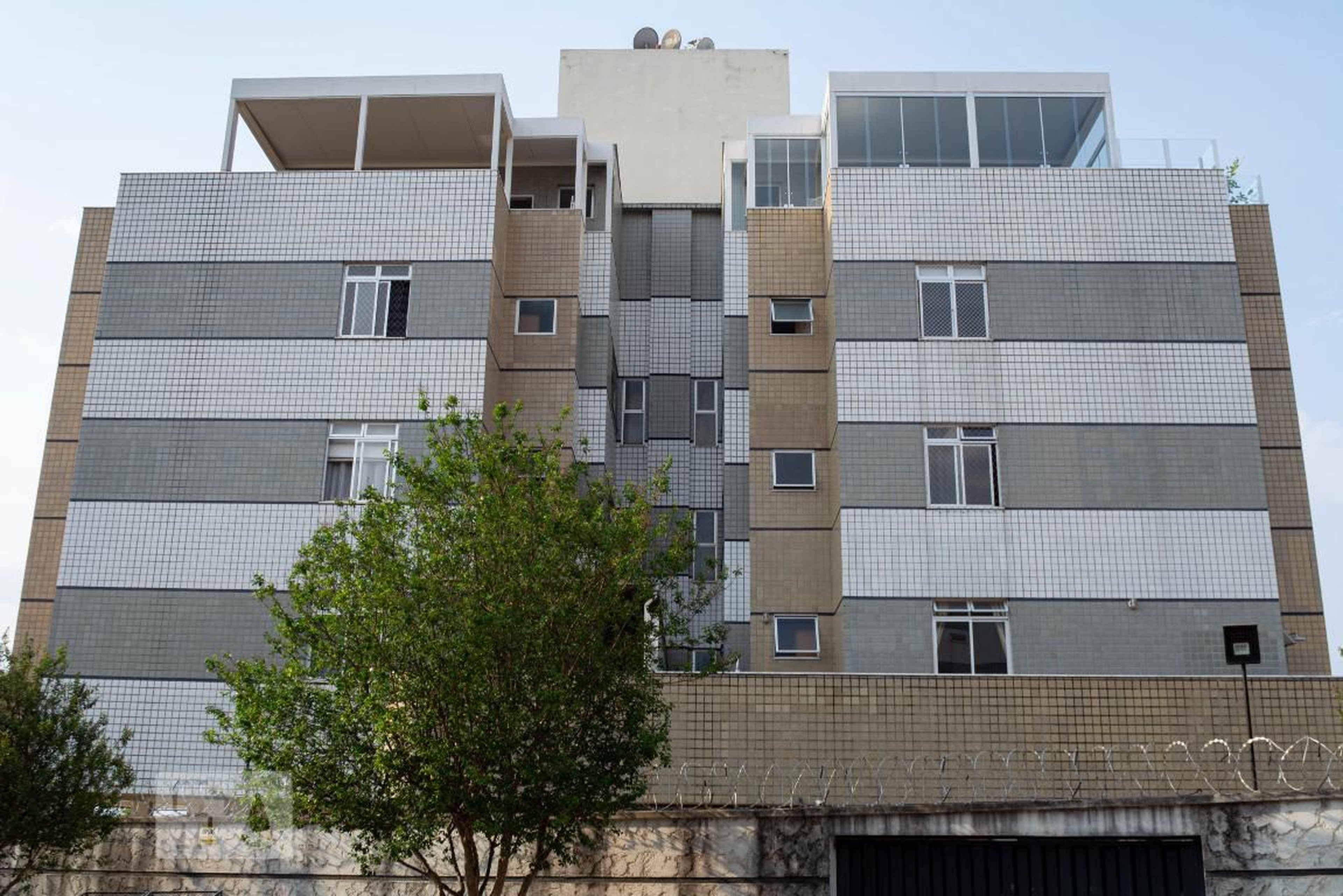 Fachada Condomínio em Rua Almeida Melo, 154