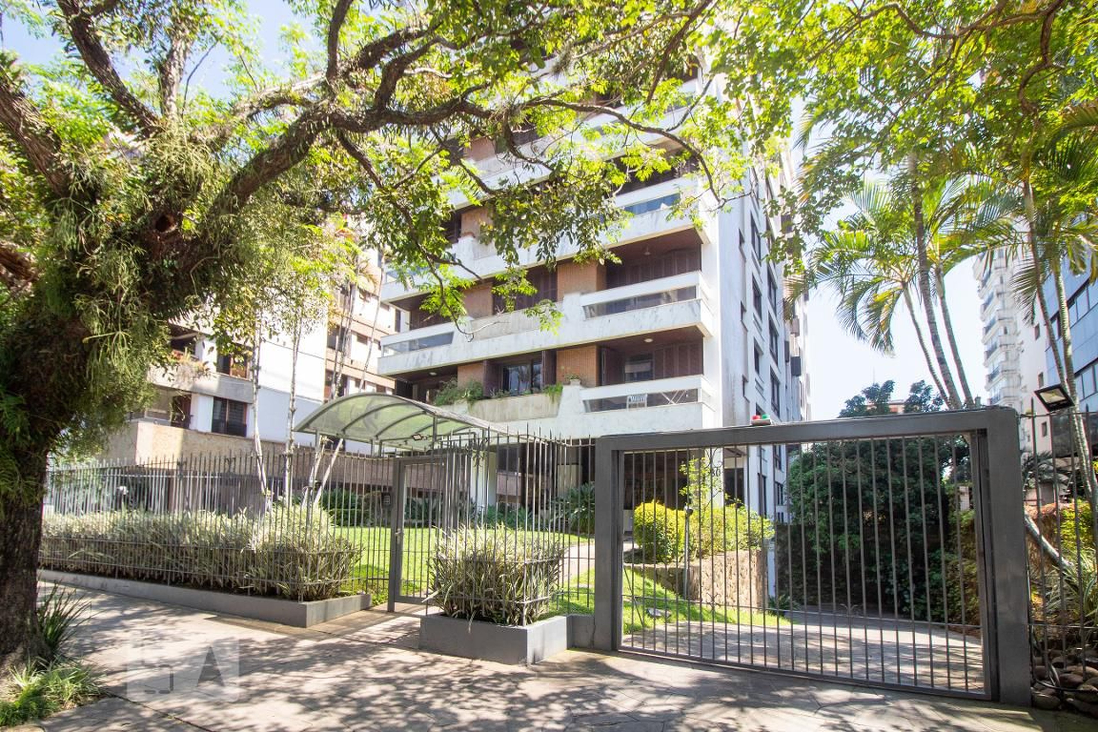 Fachada Condomínio em Rua Santo Inácio, 330