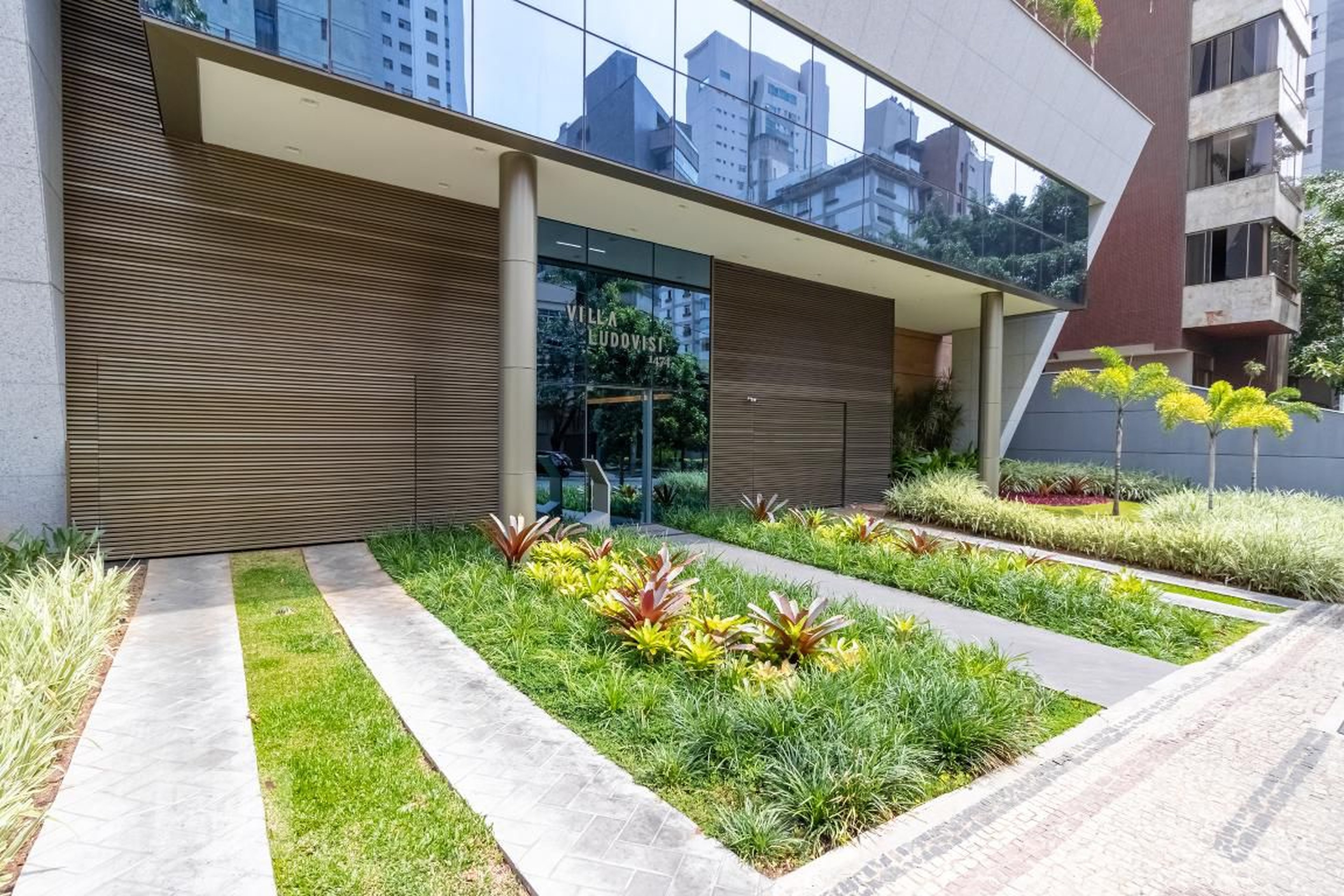 Fachada Condomínio em Rua Paracatu, 1474