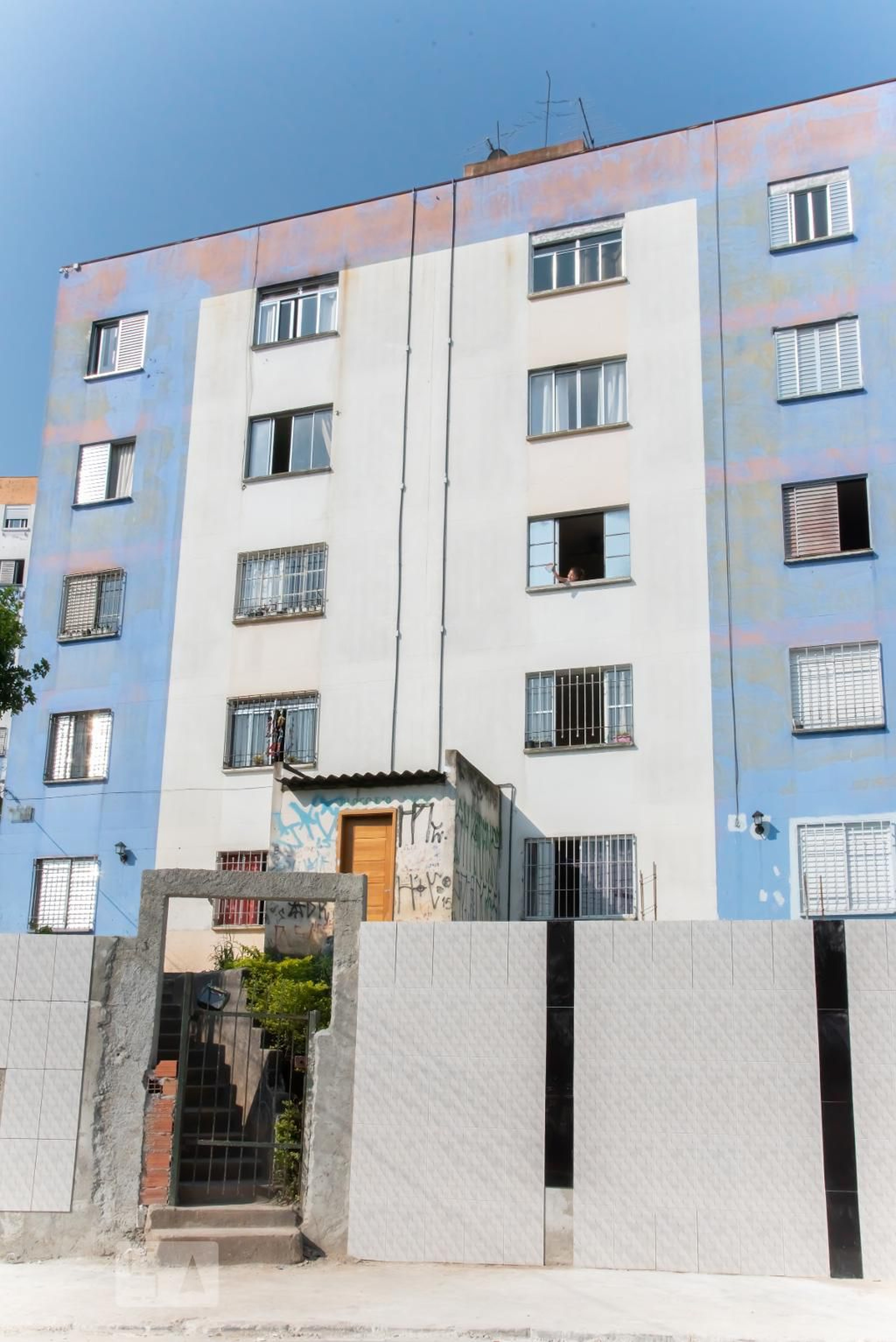 Fachada Condomínio em Rua Arraial de Santa Bárbara, 604