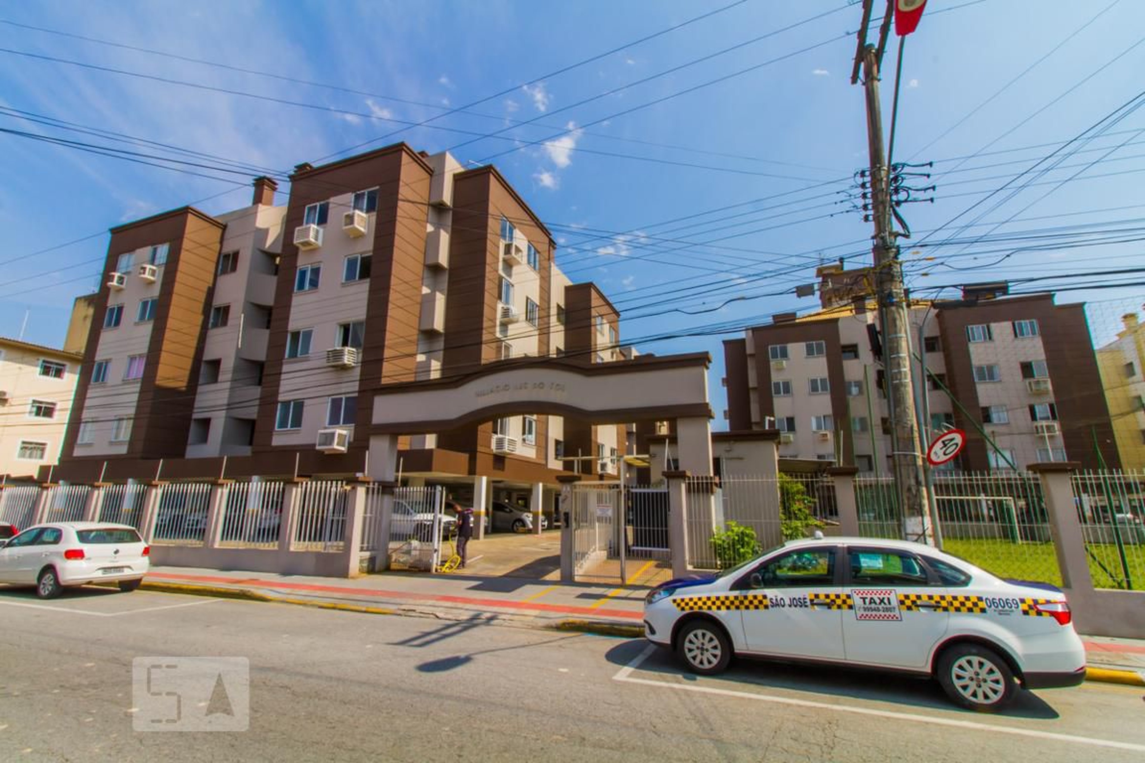 Fachada do Condomínio Condomínio Villagio Luz do Sol