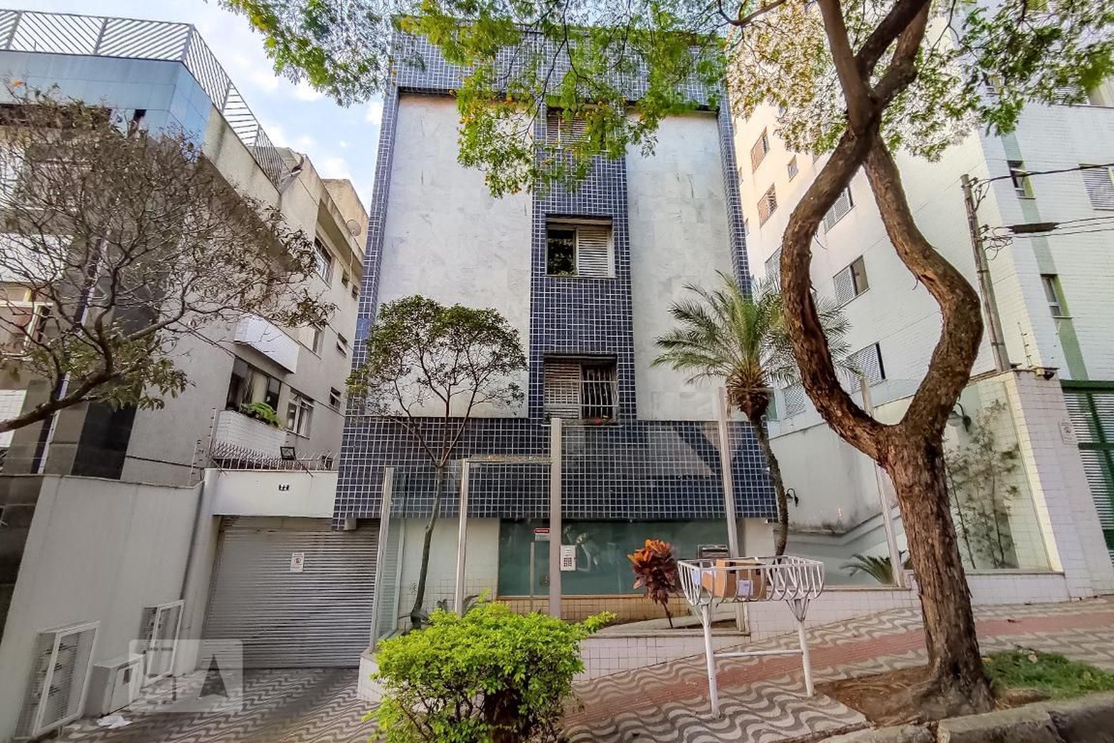 Fachada Condomínio em Rua Tancredo da Silva Pinto, 77