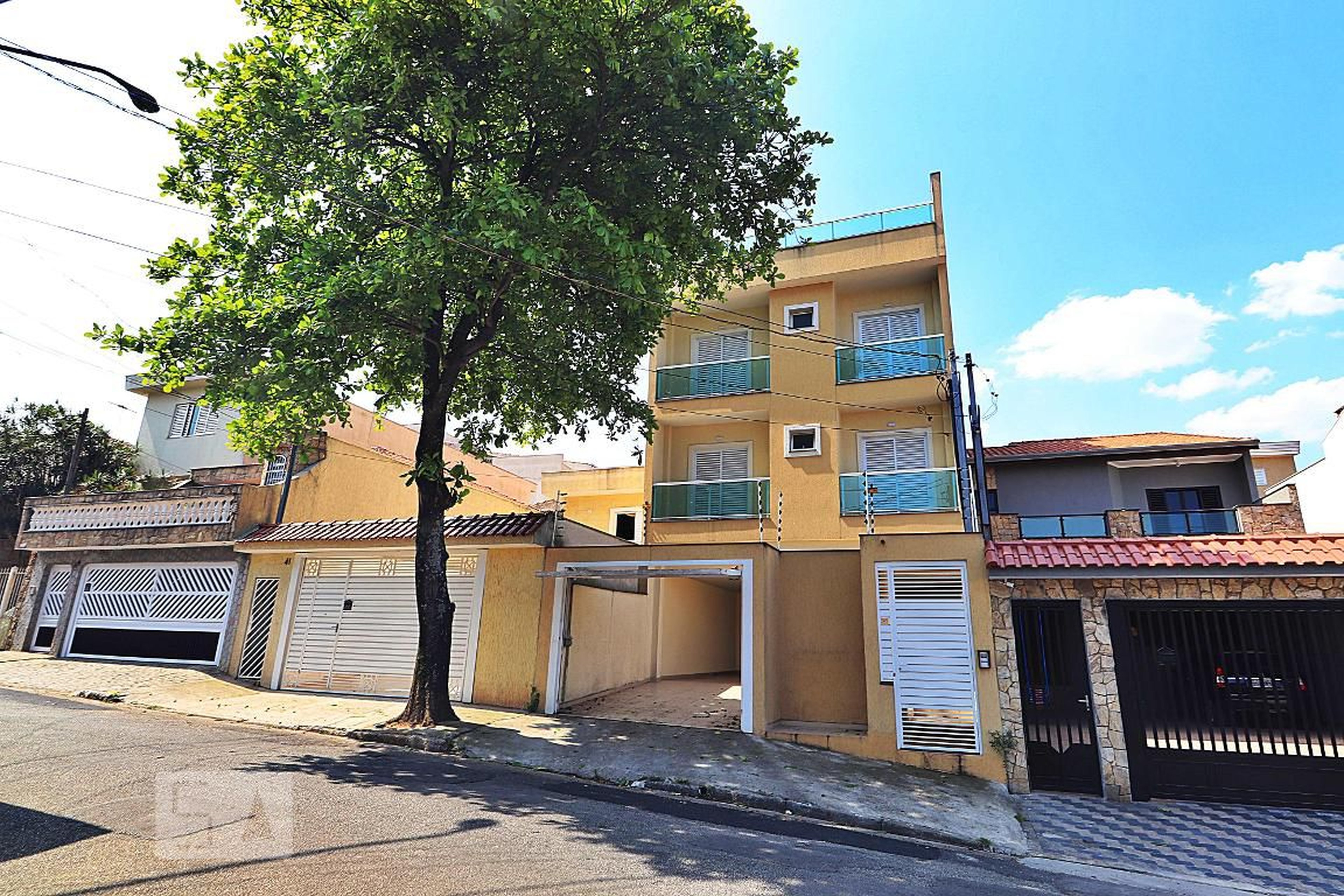 Fachada Condomínio em Rua Justiniano, 45