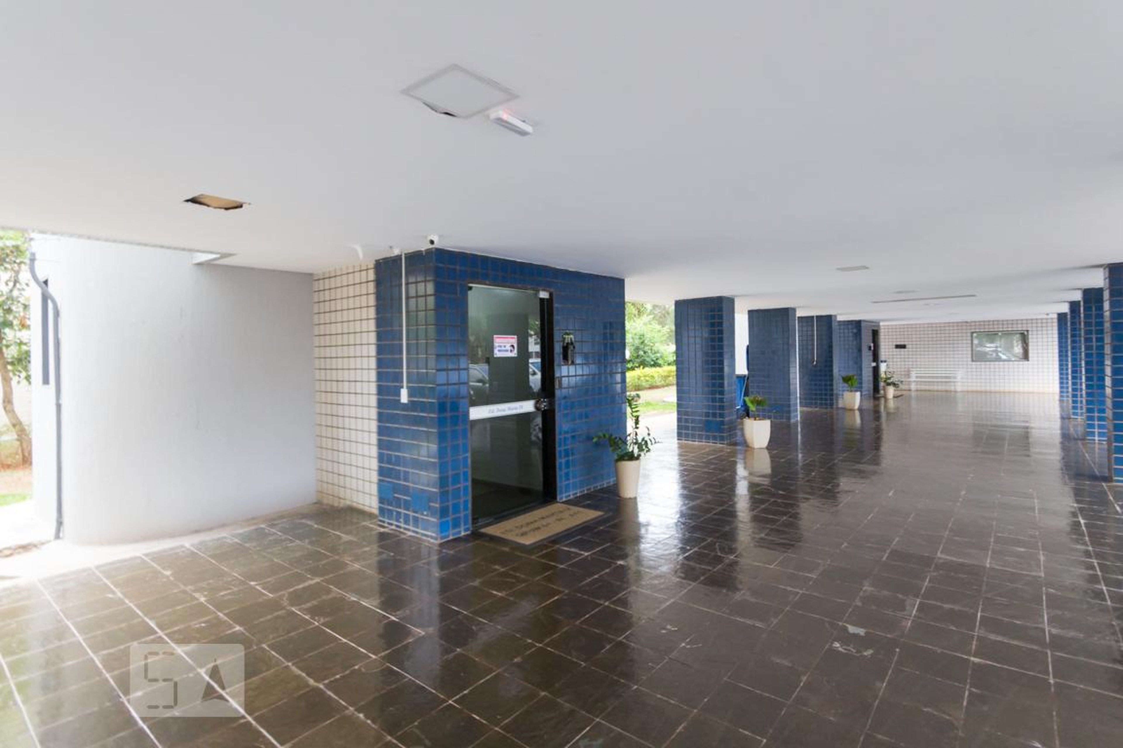 Hall - Dona Marta IX