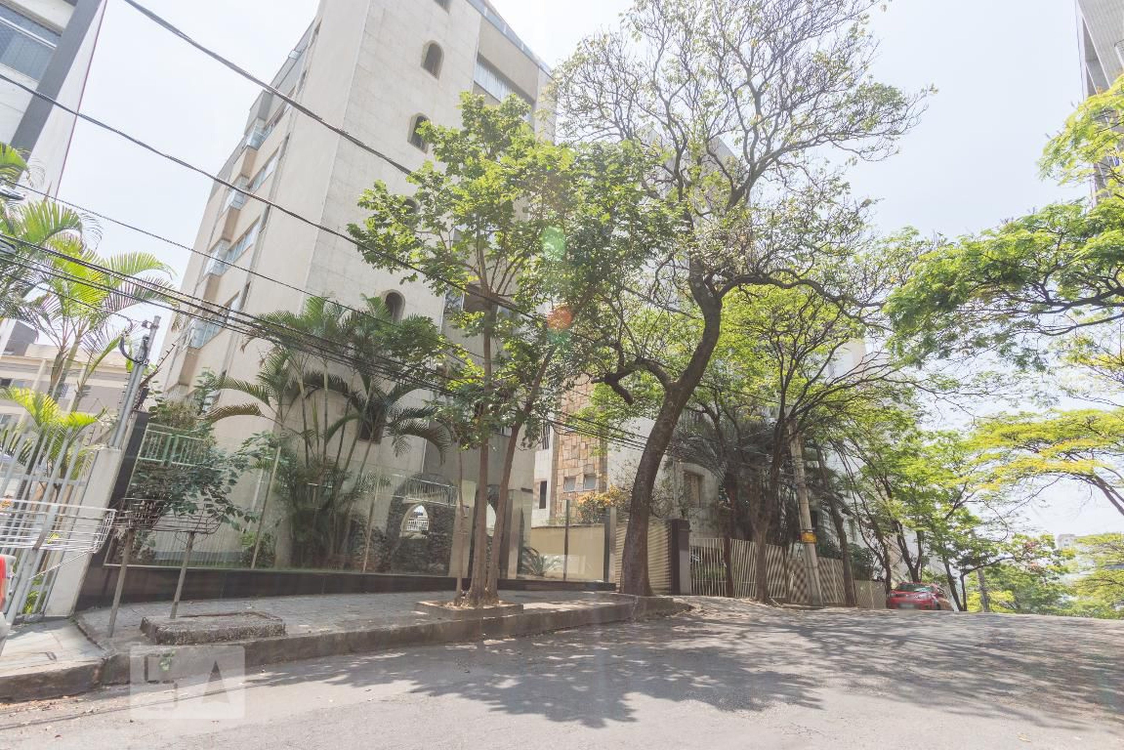 Fachada Condomínio em Rua Paula Cândido, 124