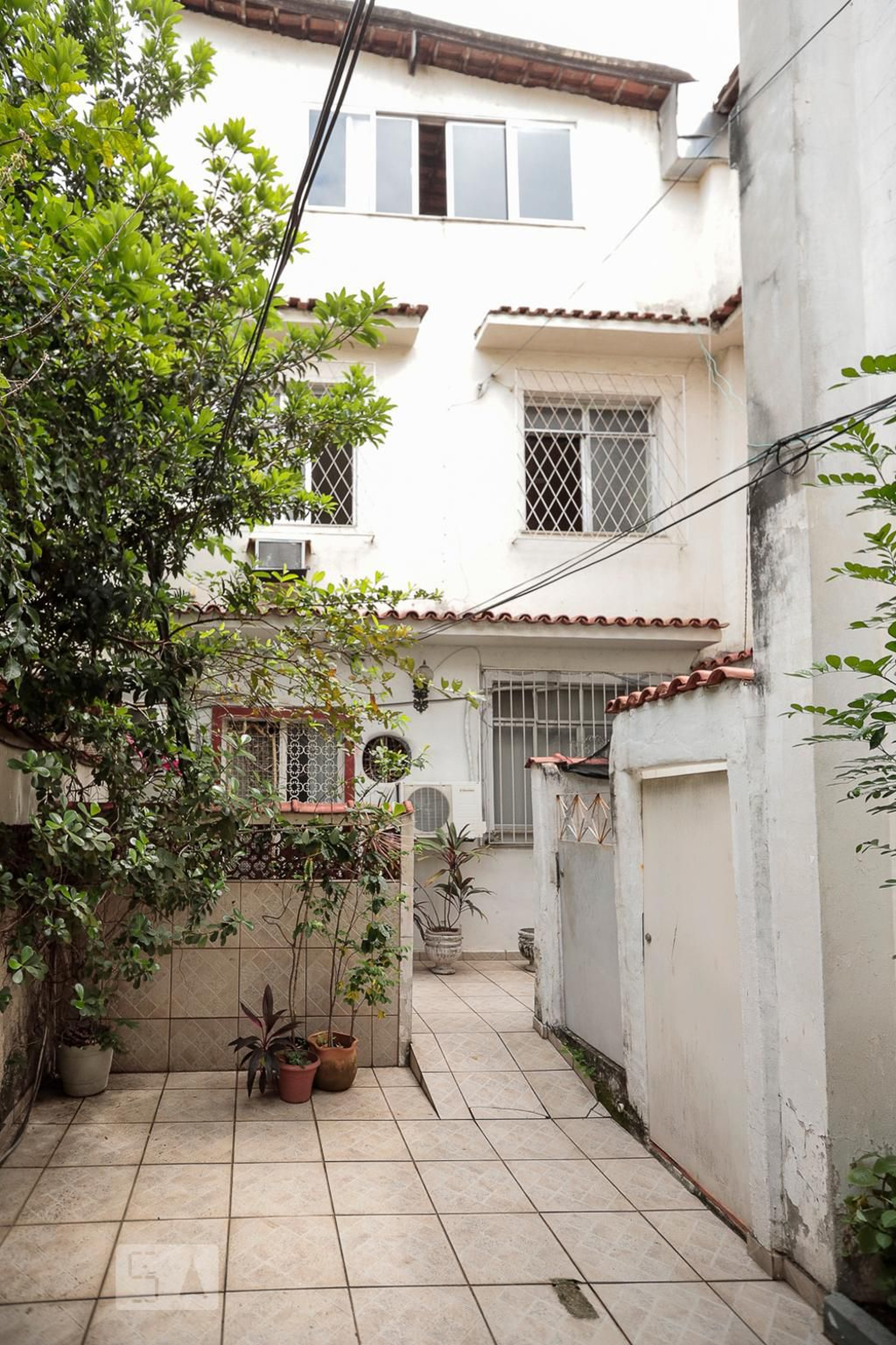 Fachada Condomínio em Rua Eduardo Raboeira, 133