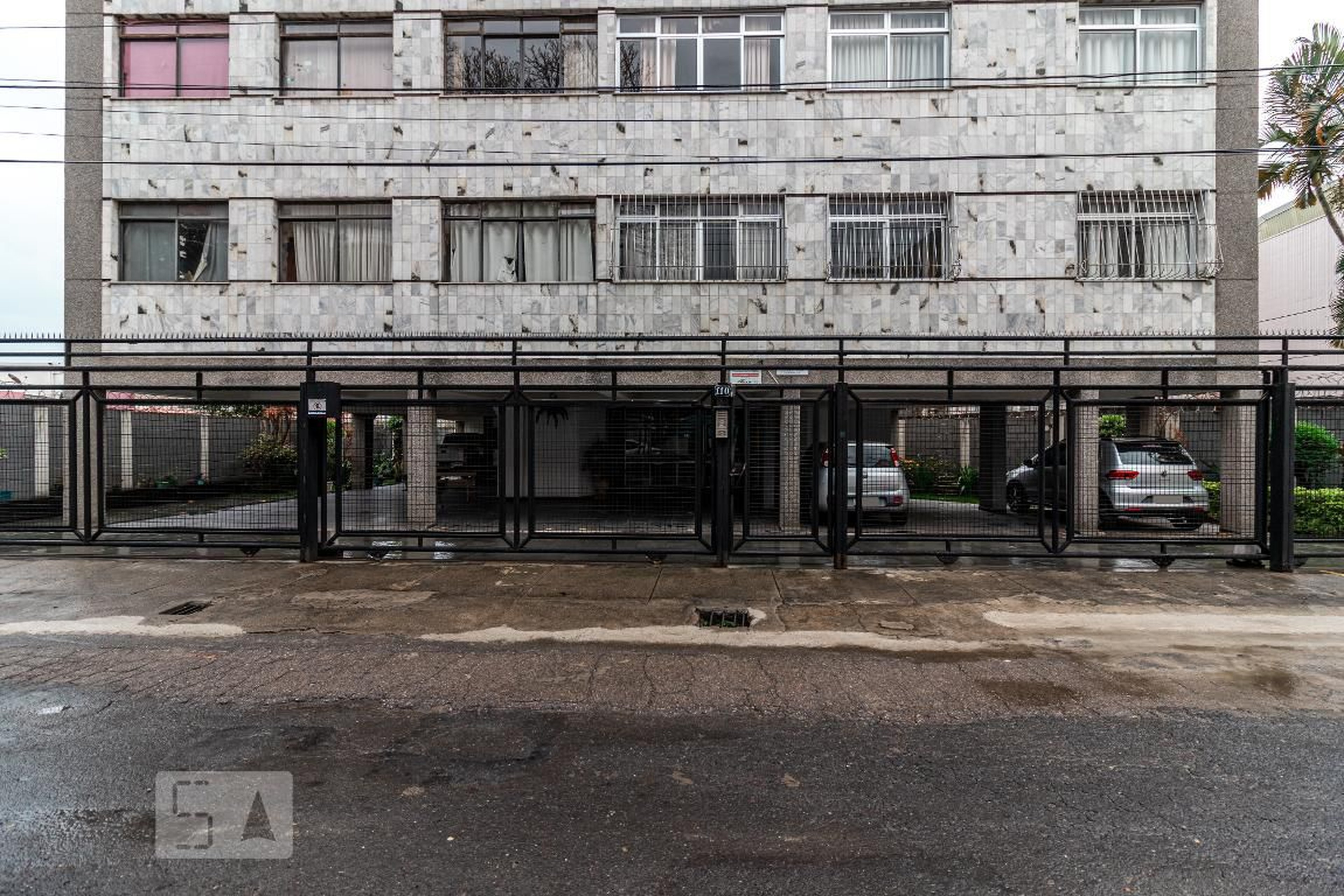 Fachada Condomínio em Rua Gilberto Corrêa e Castro, 110