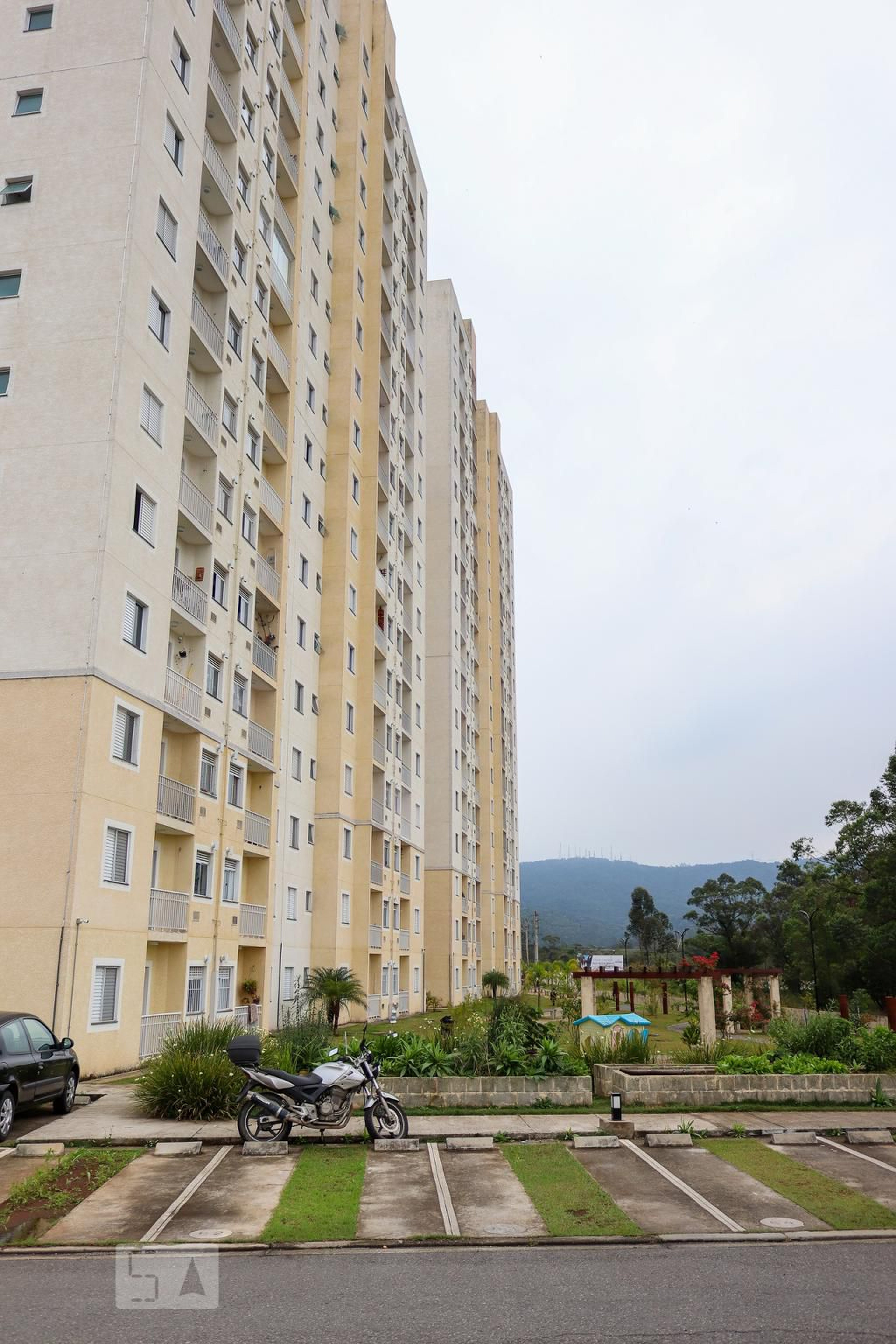 Fachada do Condomínio Condomínio Máximo Mogi