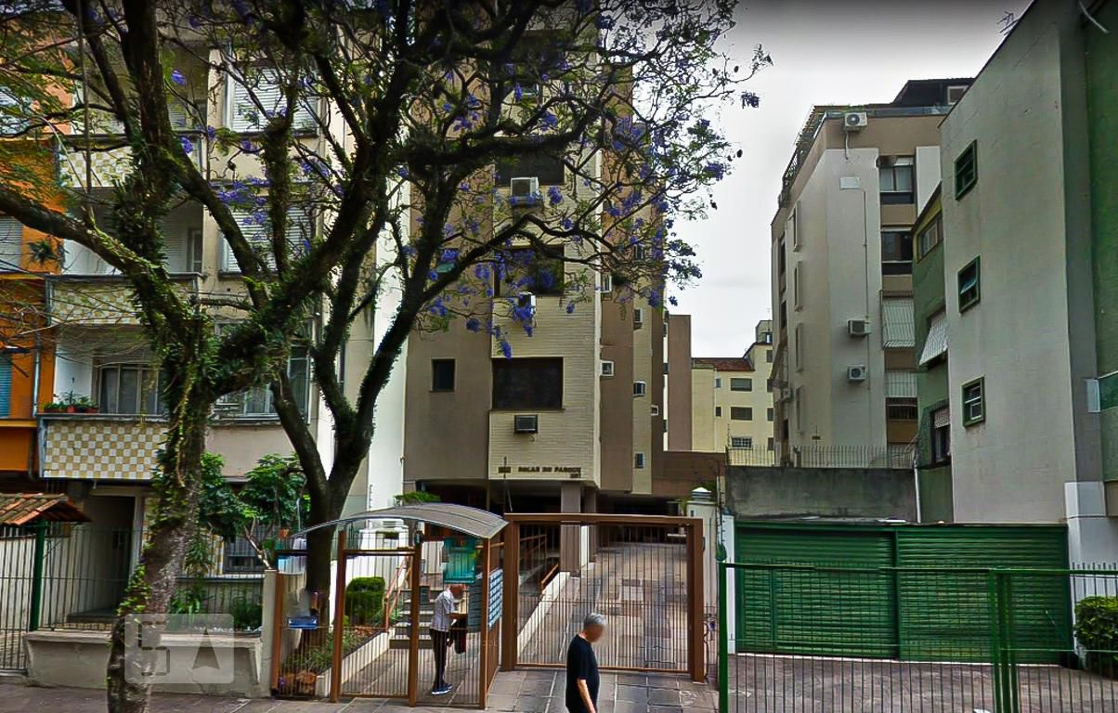 Fachada do Prédio Condomínio em Rua Henrique Dias, 201