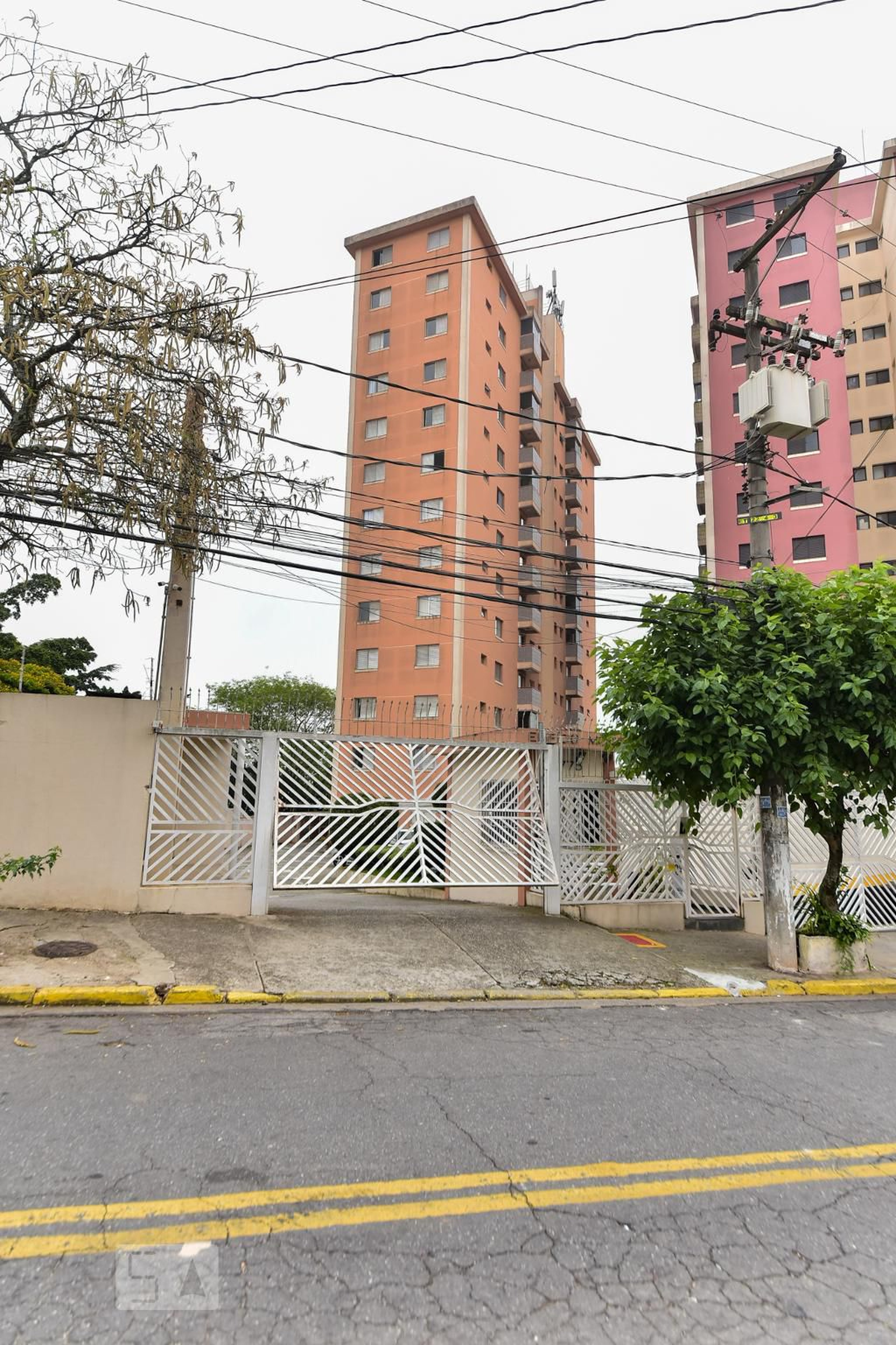 Fachada do Condomínio Edifício Monica