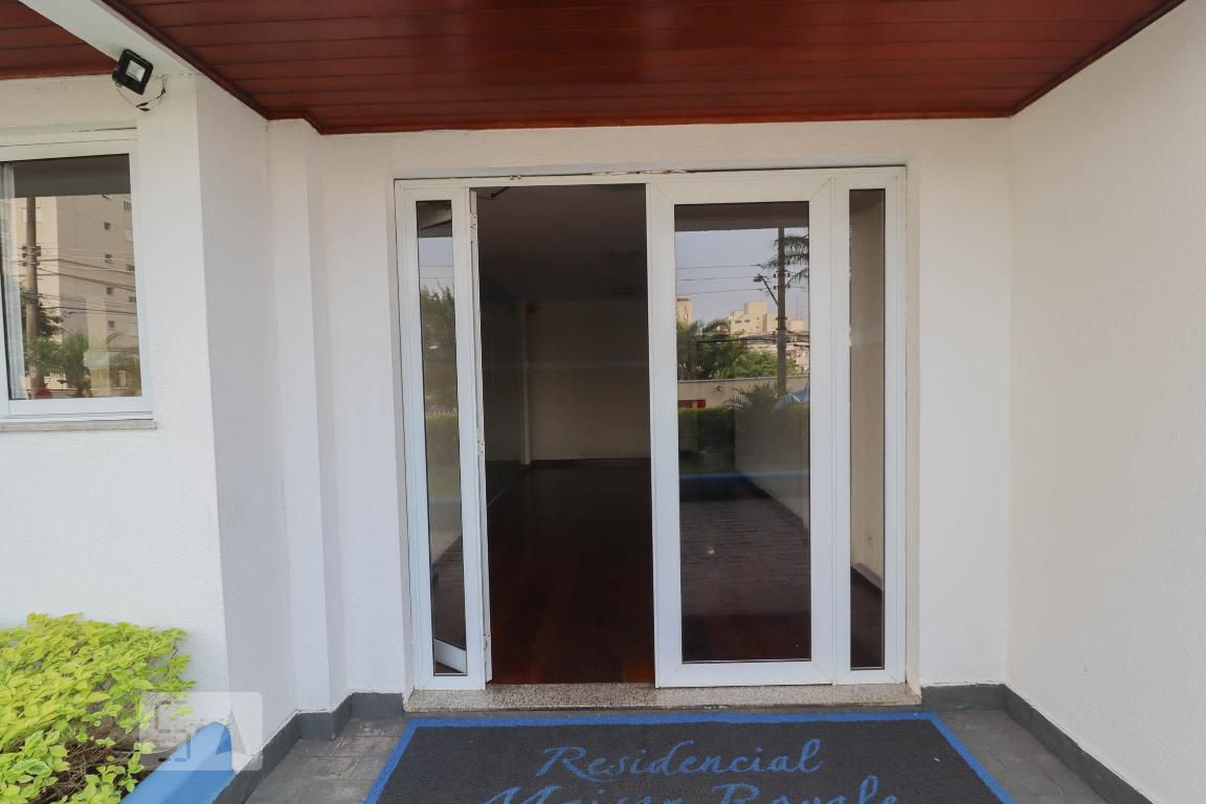 Entrada - Maison Royale