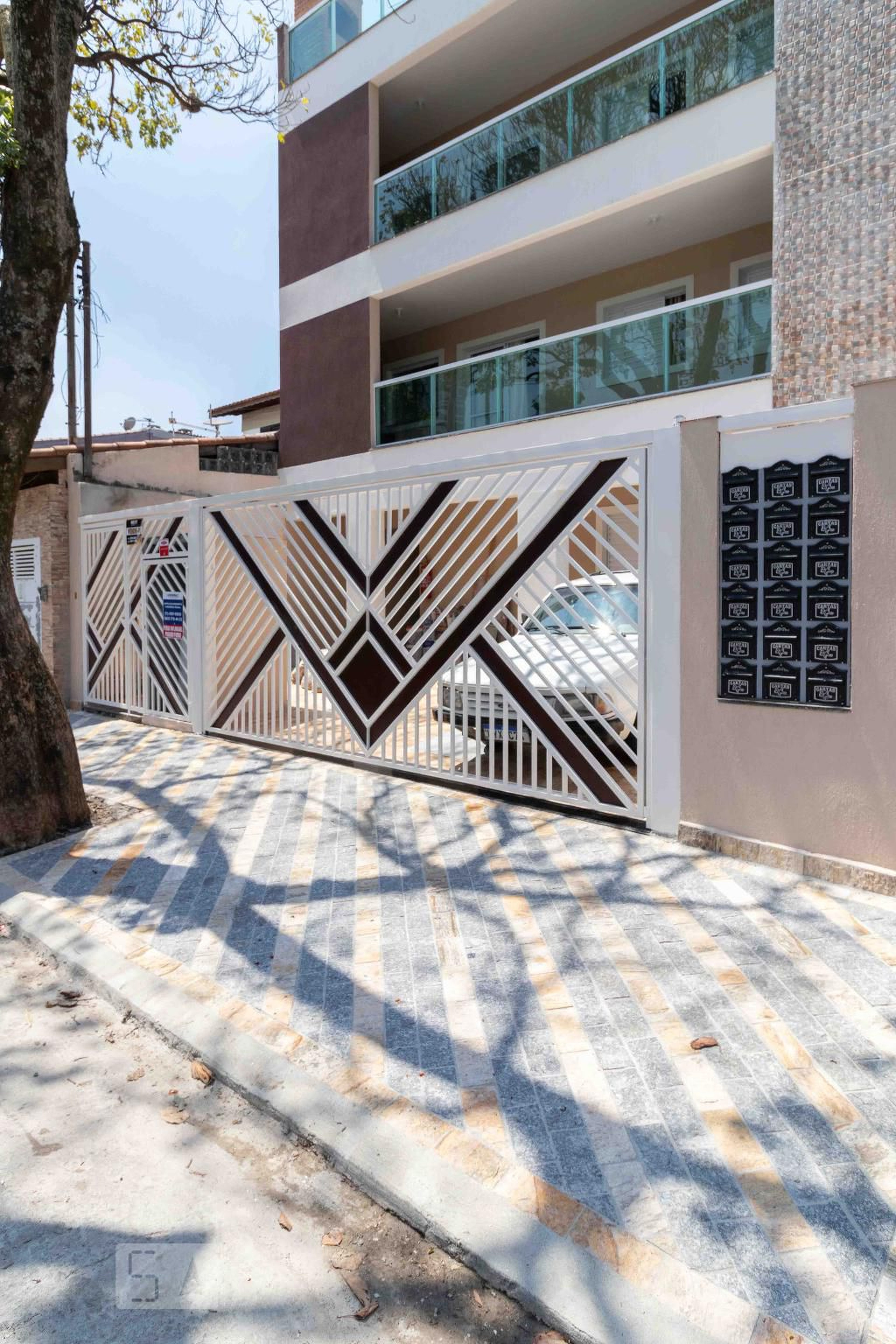 Fachada Condomínio em Rua Guaperuvu, 58