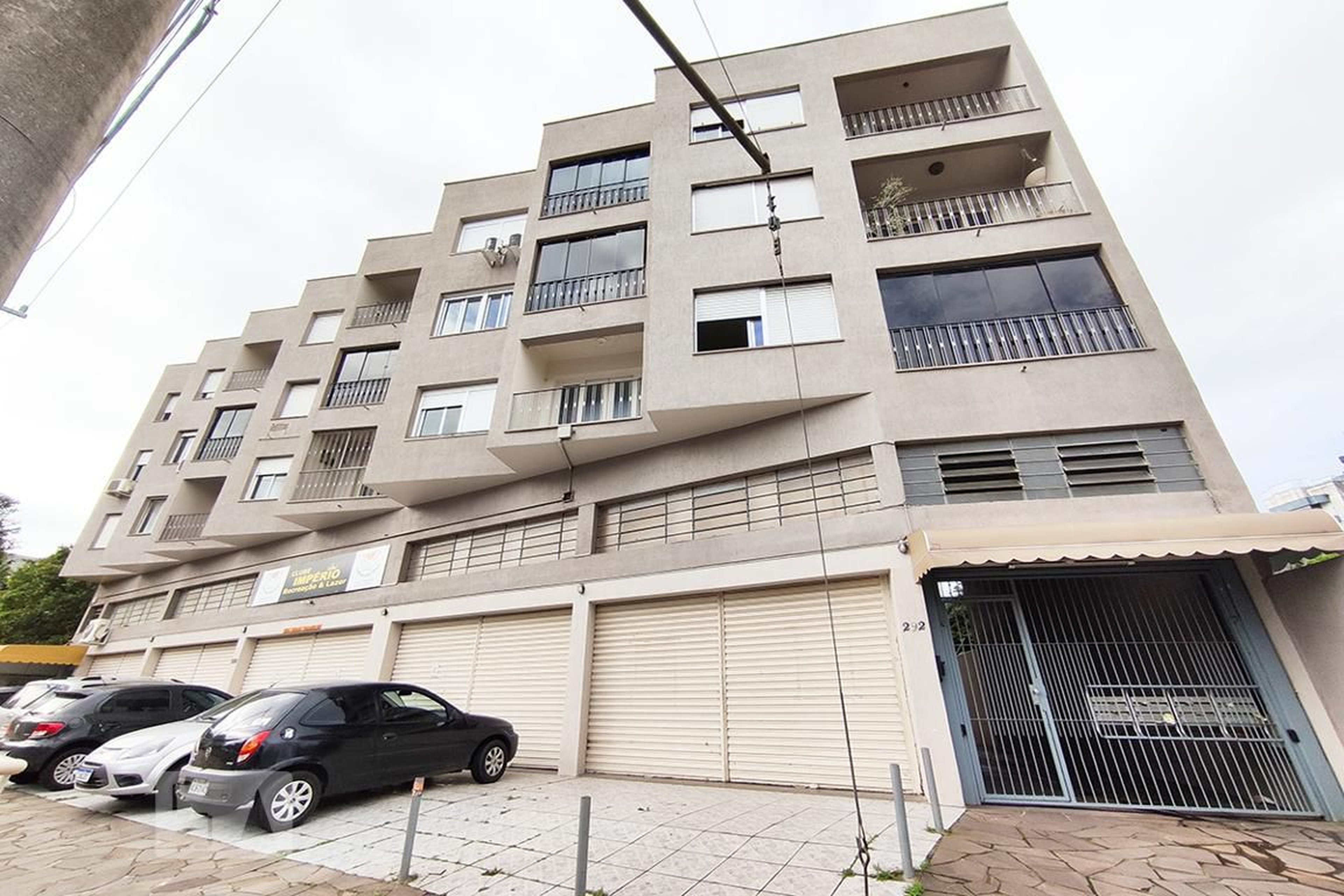 Fachada Condomínio em Avenida Santos Ferreira, 284