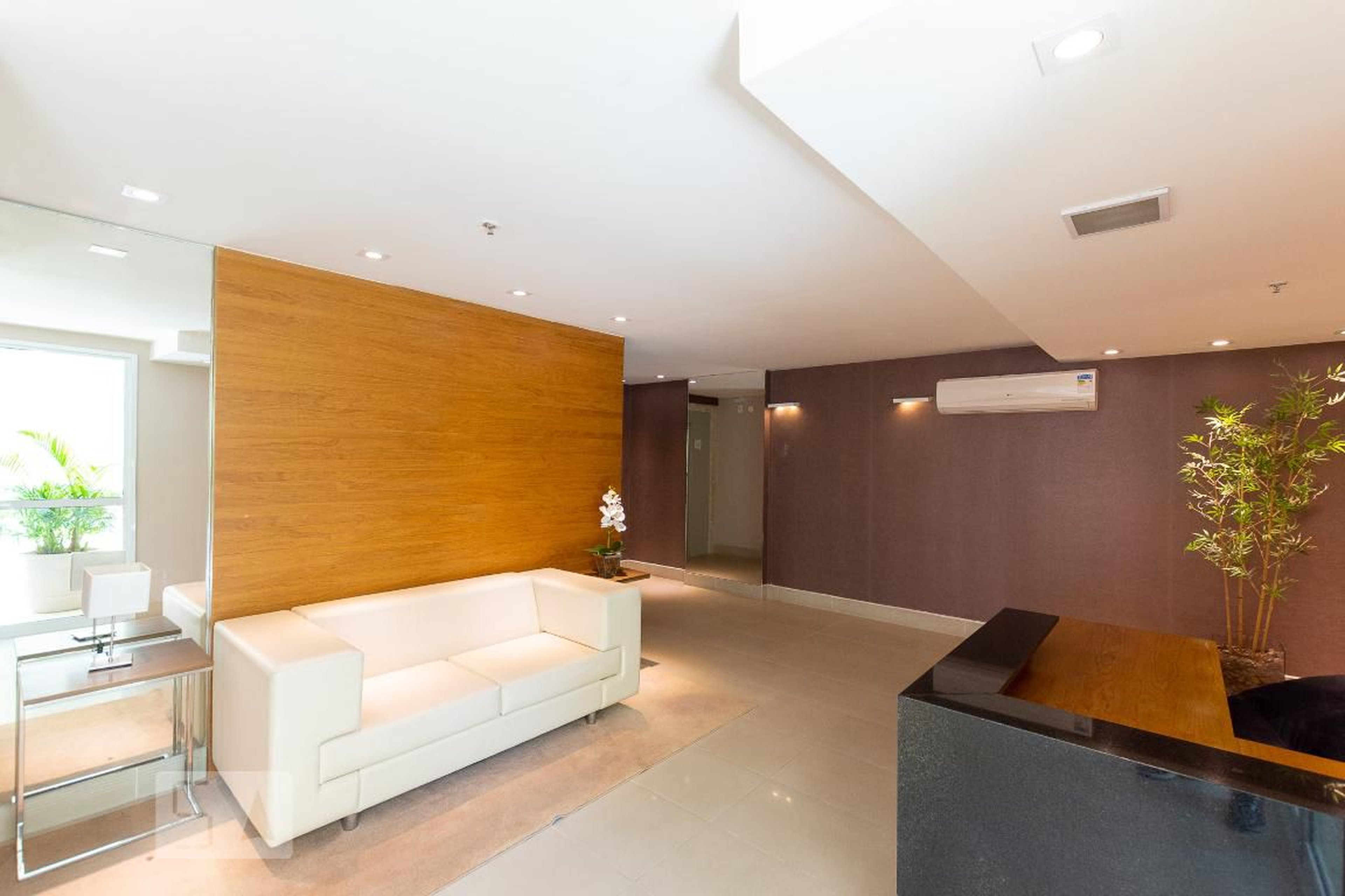 Hall de Entrada Condomínio em Avenida Jornalista Alberto F Torres, 55