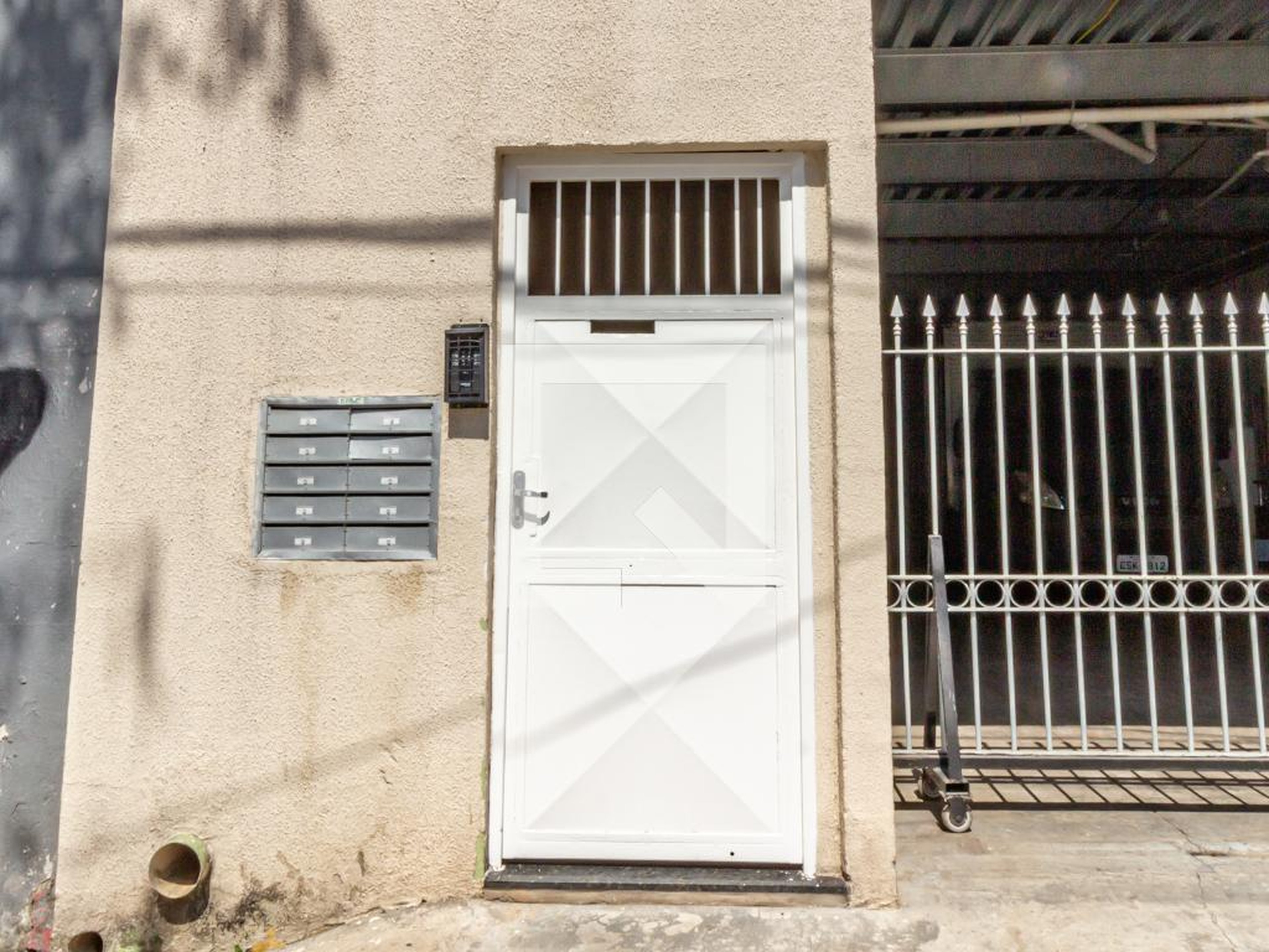 Fachada Condomínio em Rua Caetano Pinto, 628