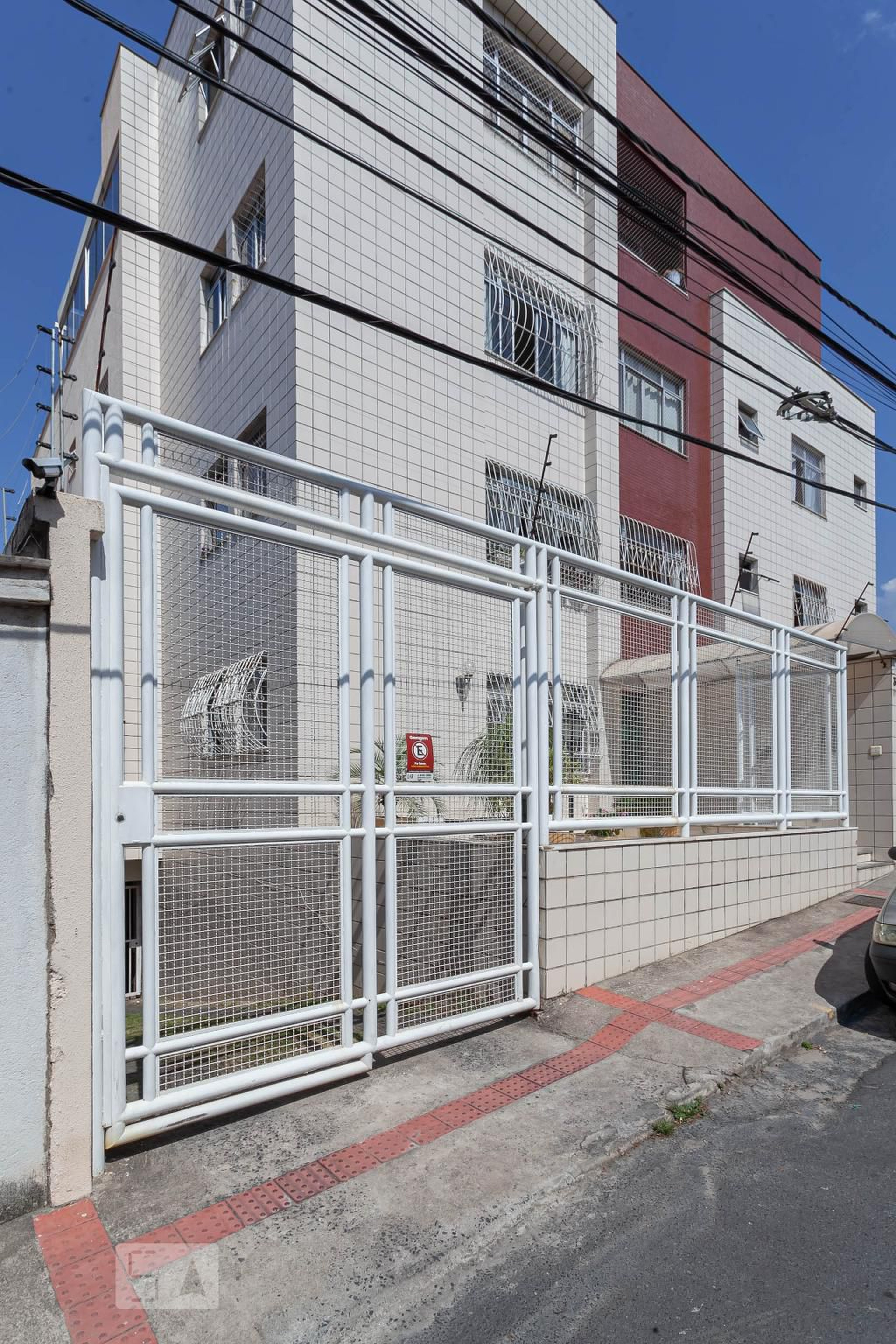 Fachada do prédio Condomínio em Rua Santa Clara, 300