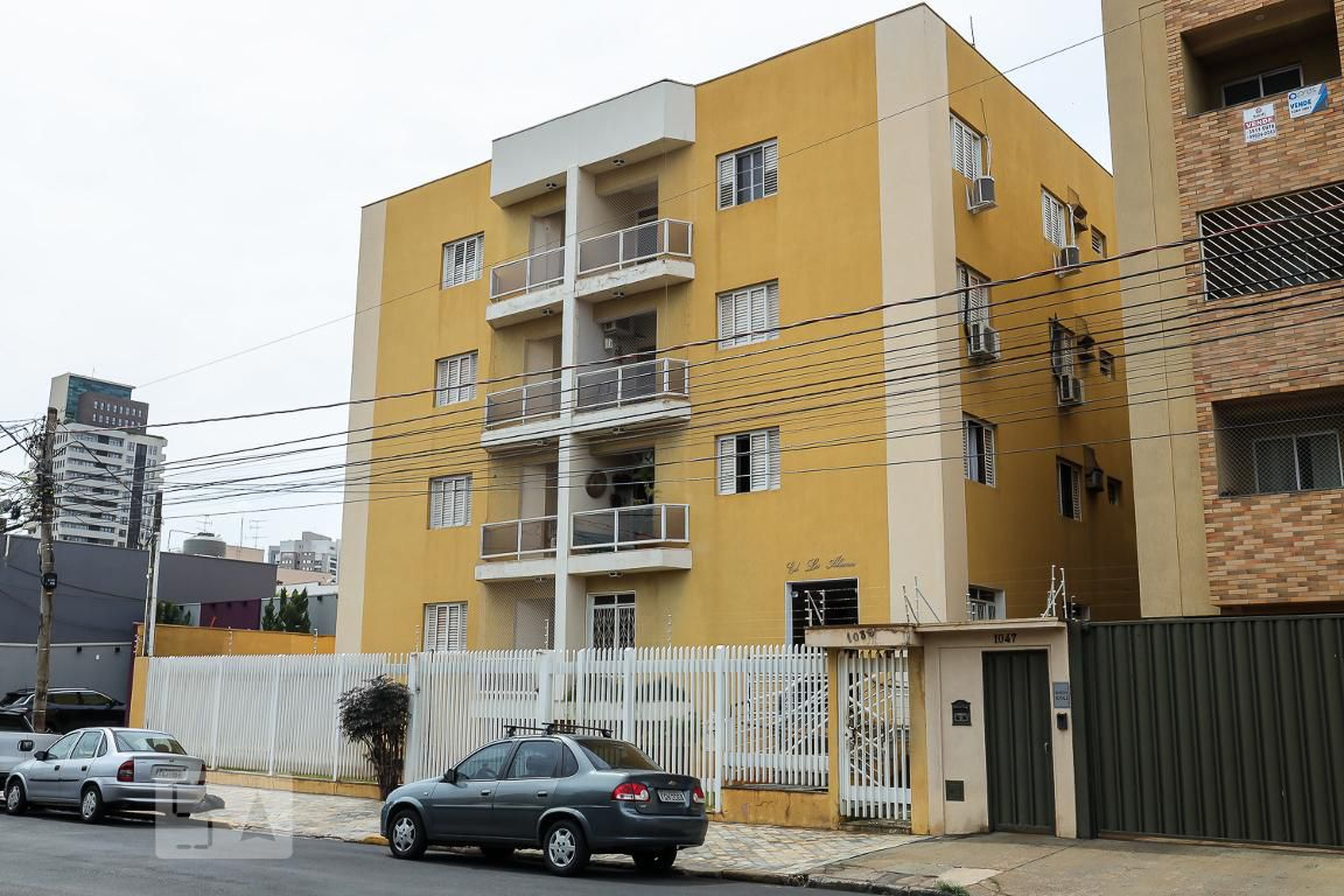 Fachada Condomínio Los Alamos