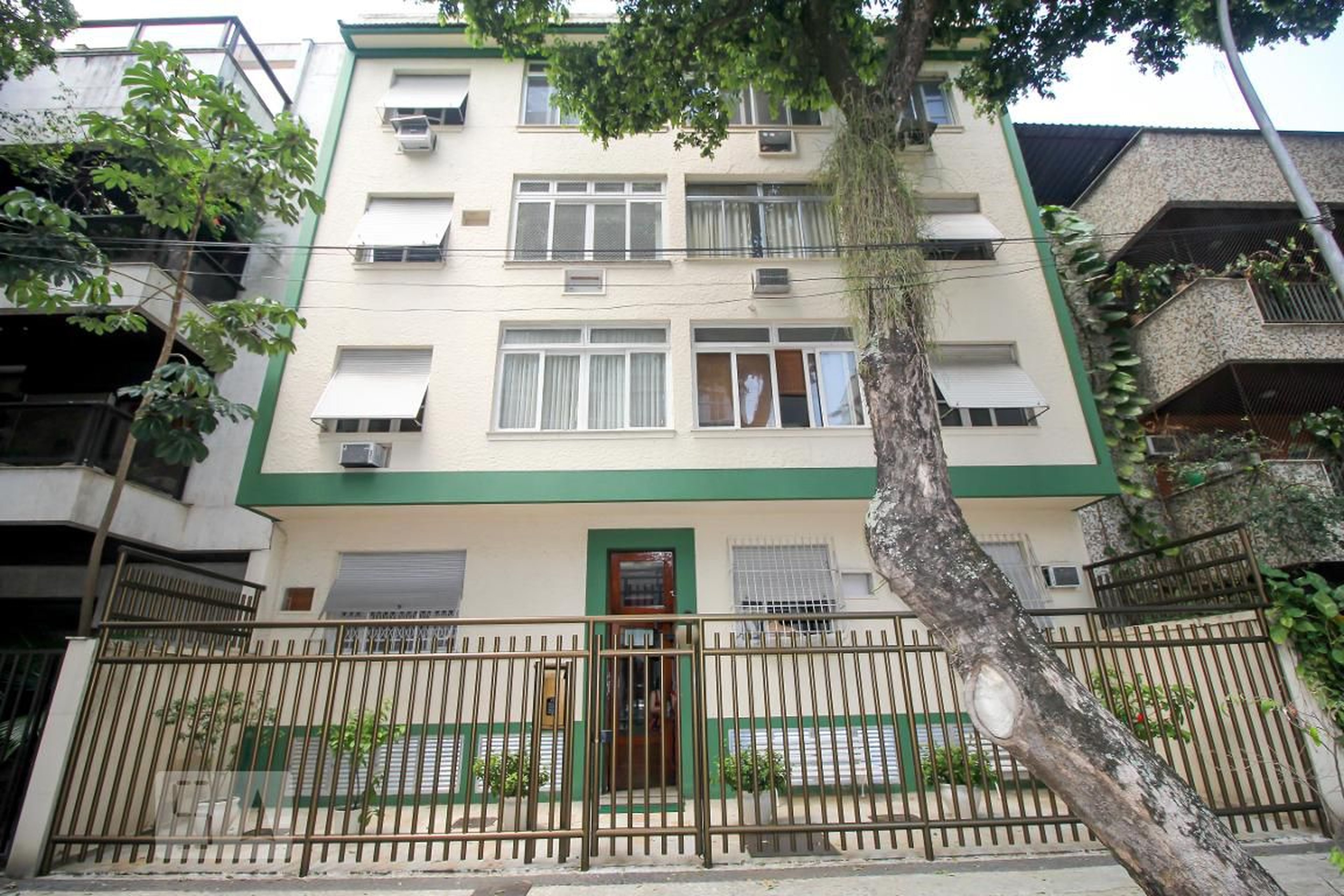 Fachada do Prédio Edifício Plumbeo