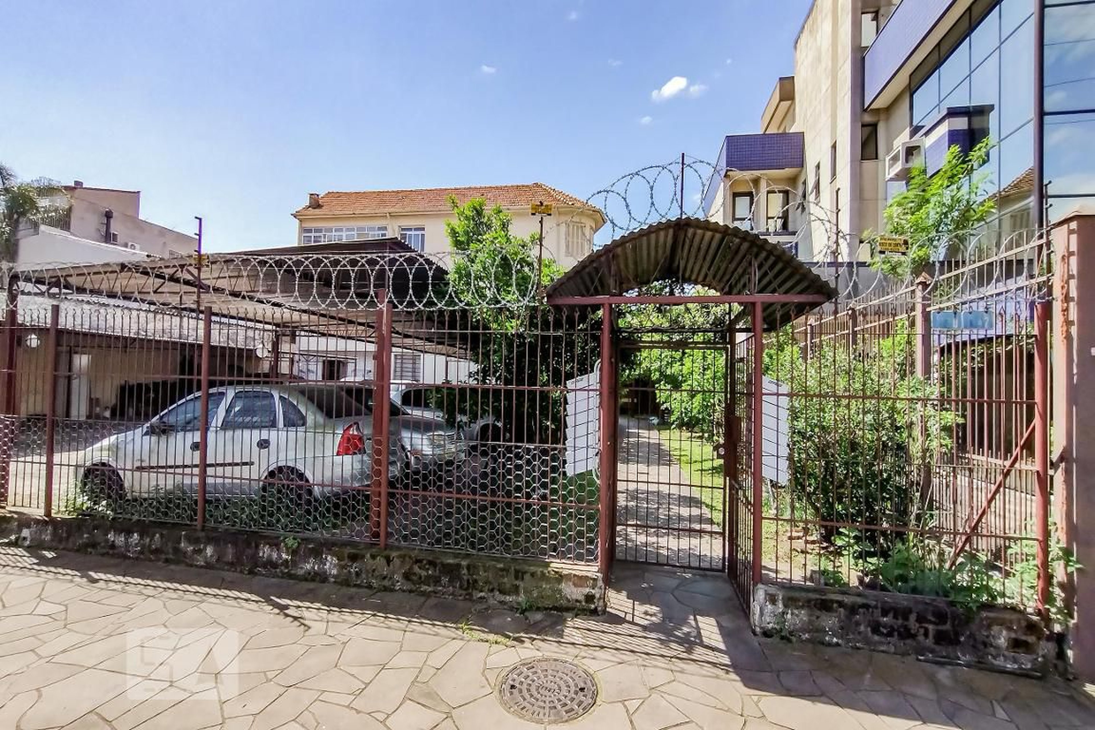 Fachada do Condomínio Condomínio em Avenida Pátria, 1143