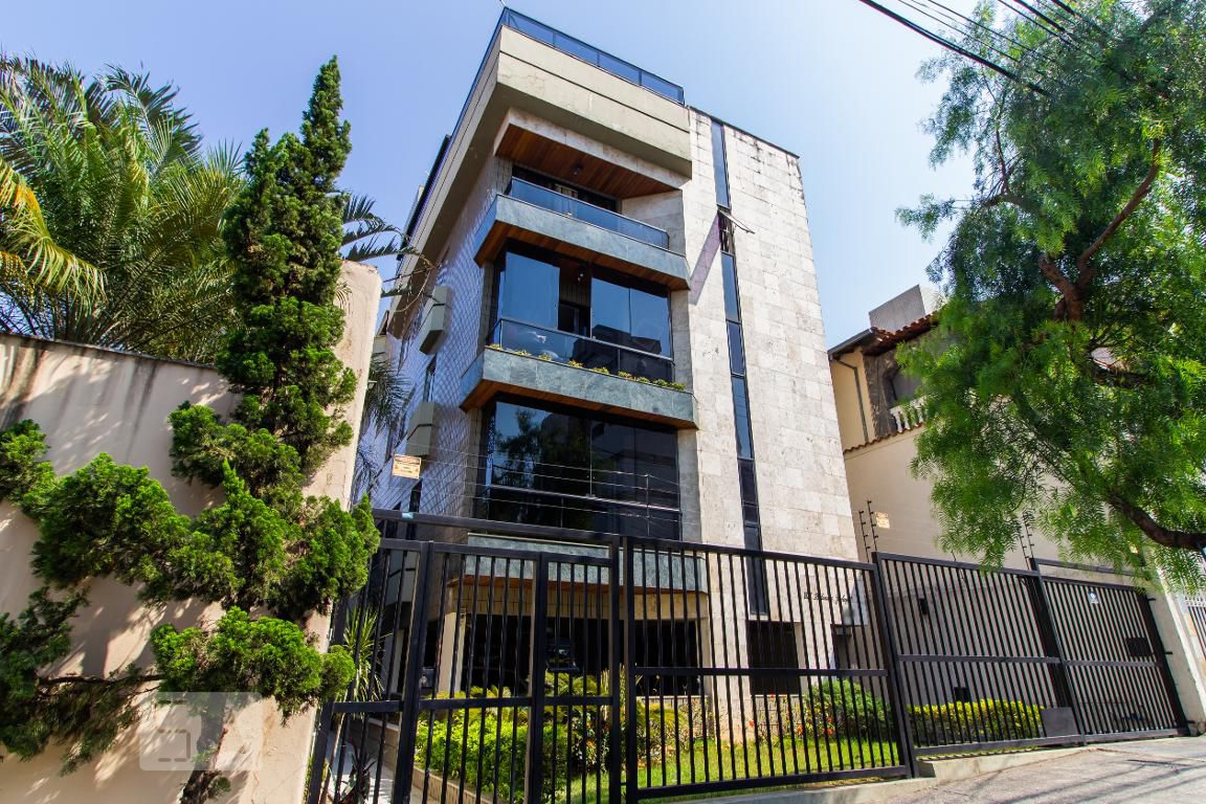 Fachada Condomínio em Rua Coronel Jaíro Pereira, 323